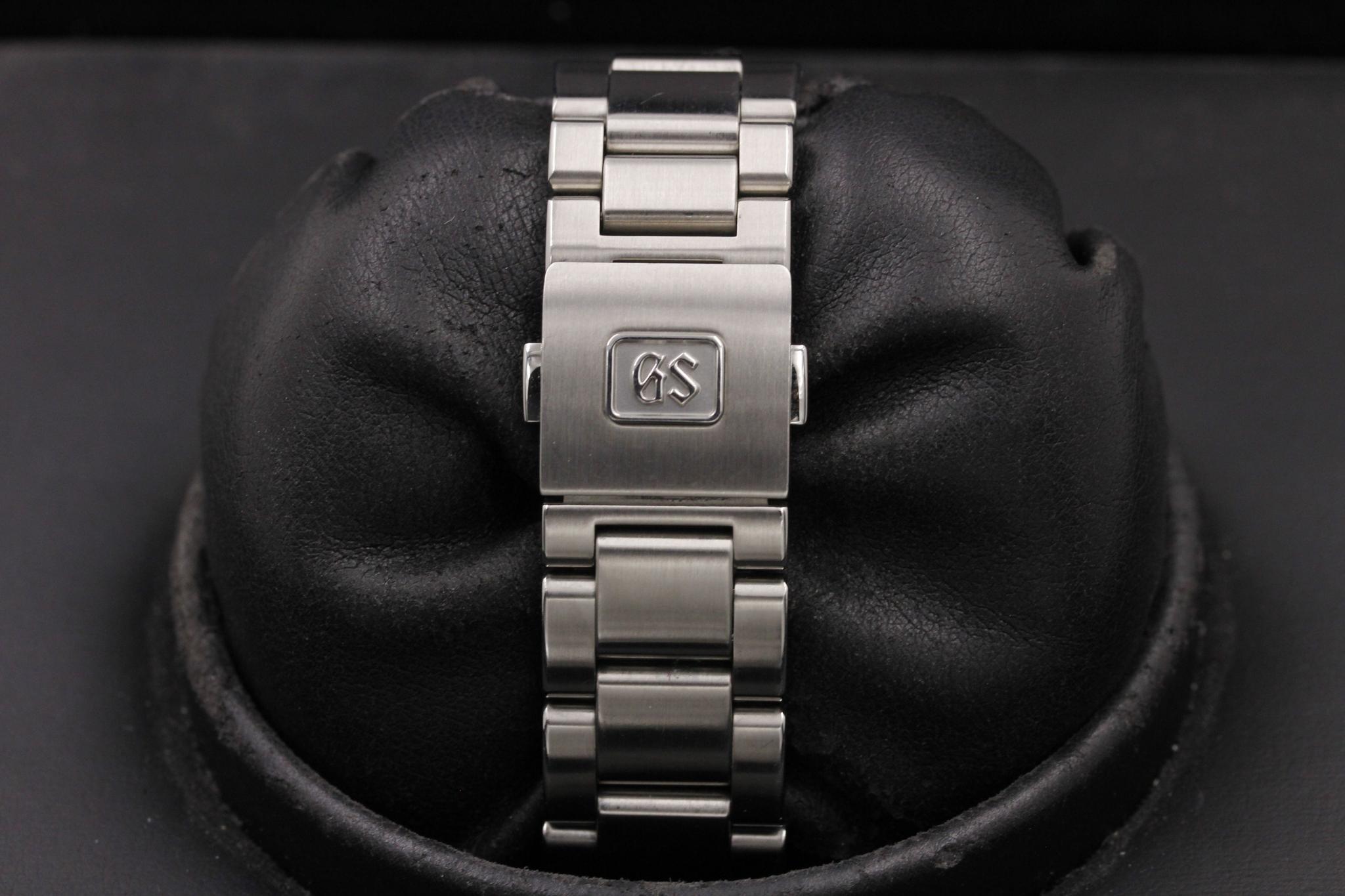 Watch Image 8