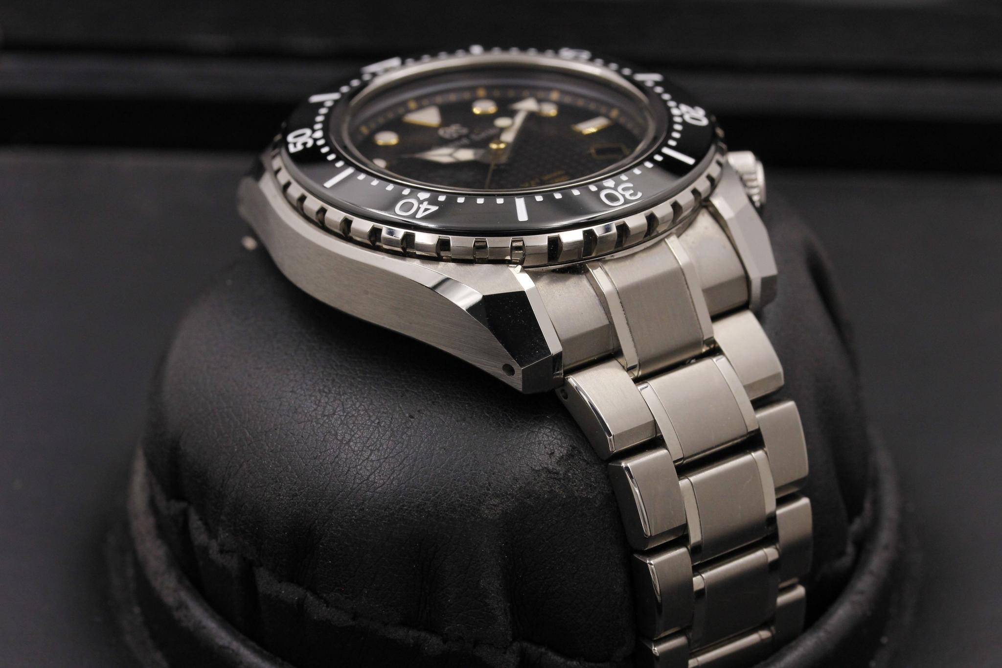Watch Image 5