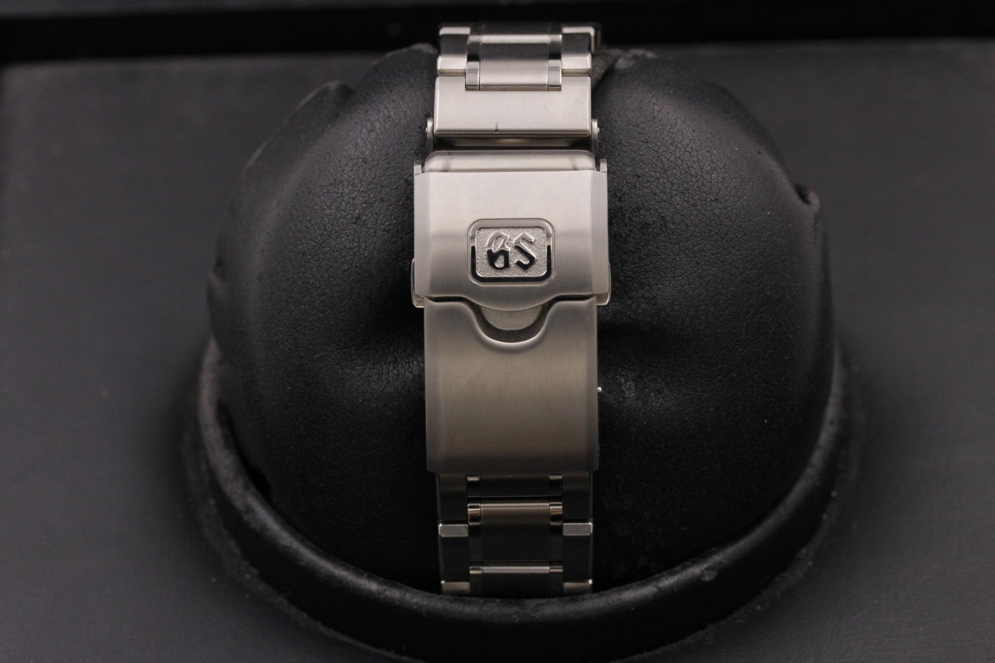 Watch Image 8
