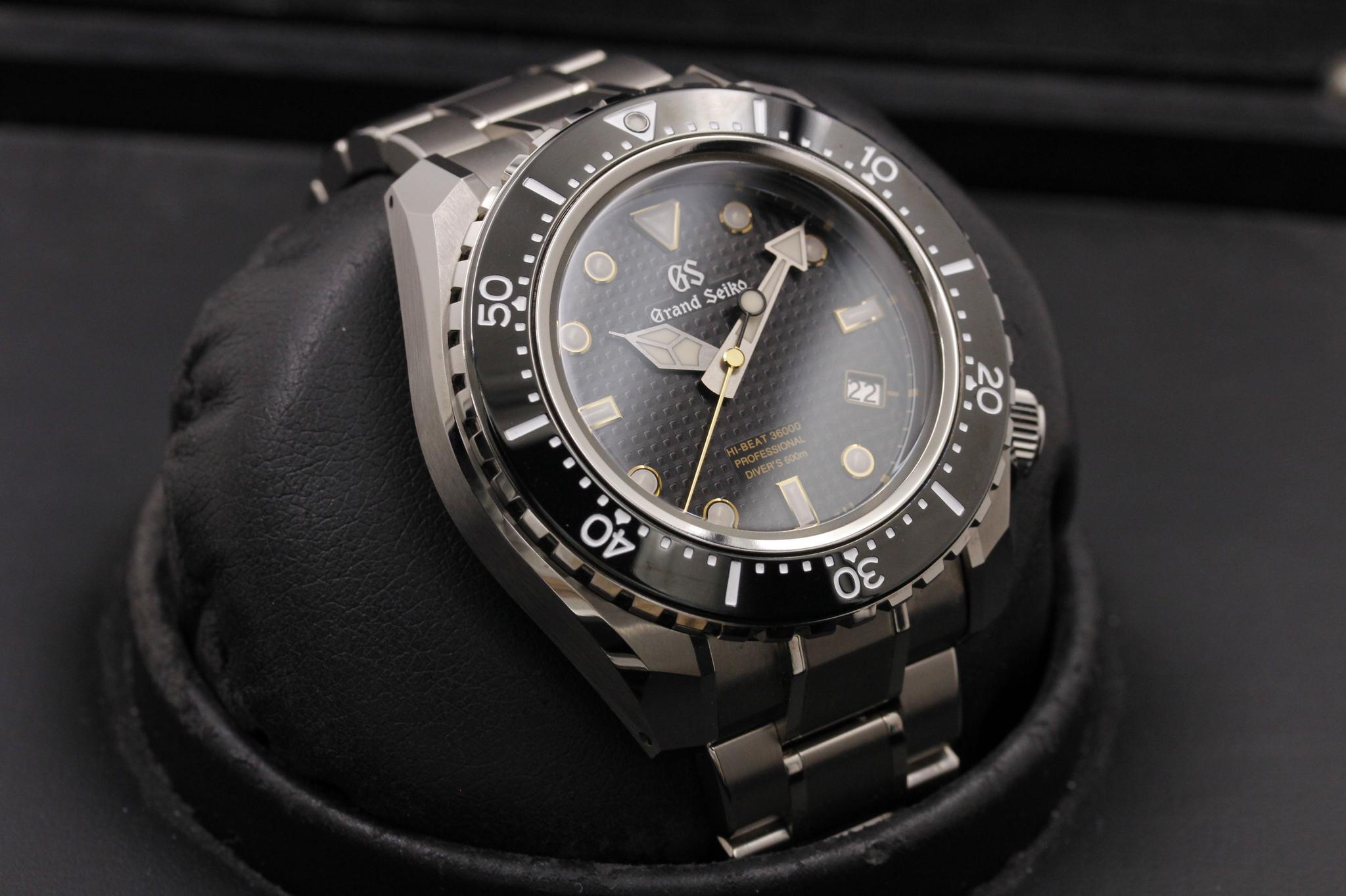 Watch Image 10