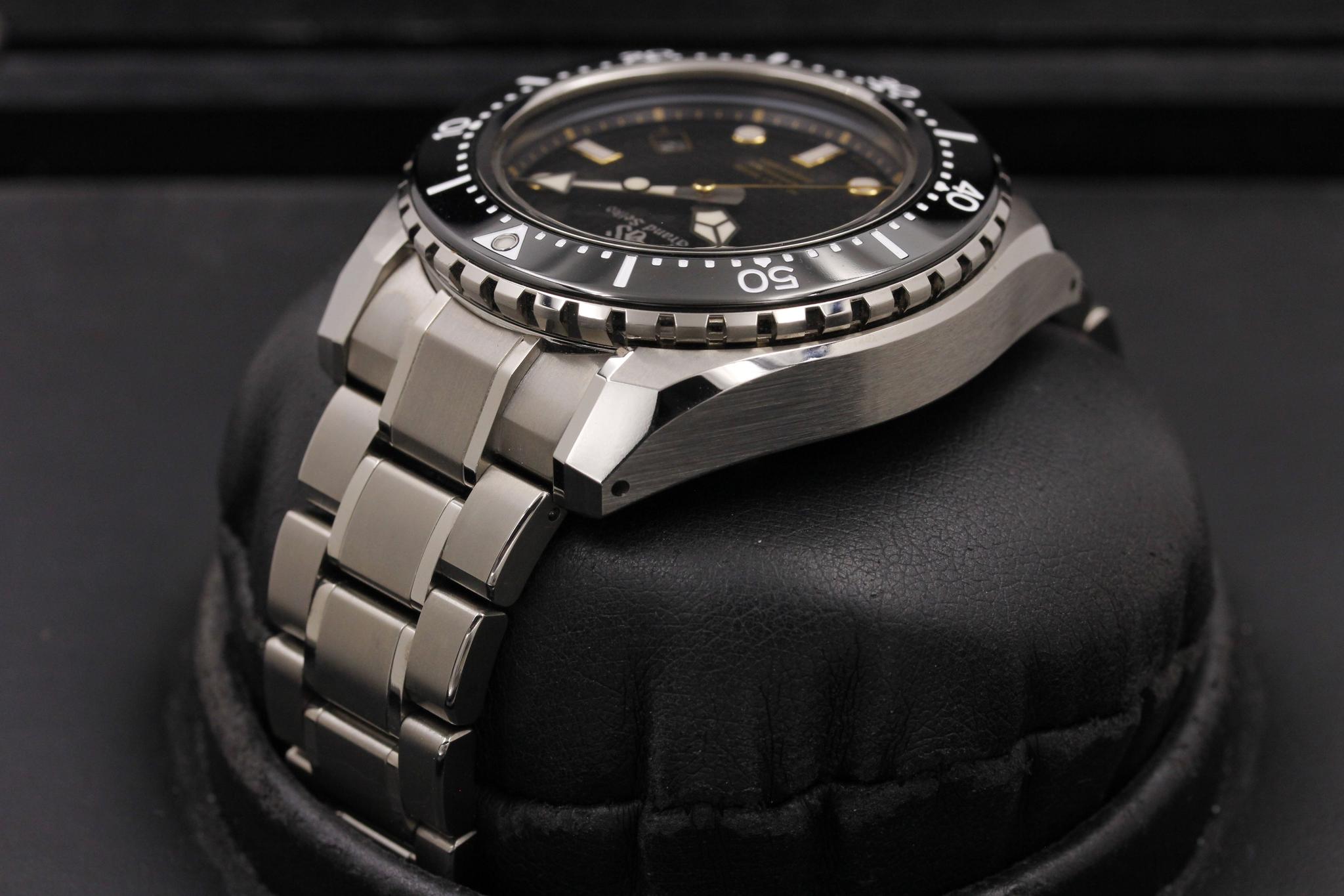 Watch Image 6