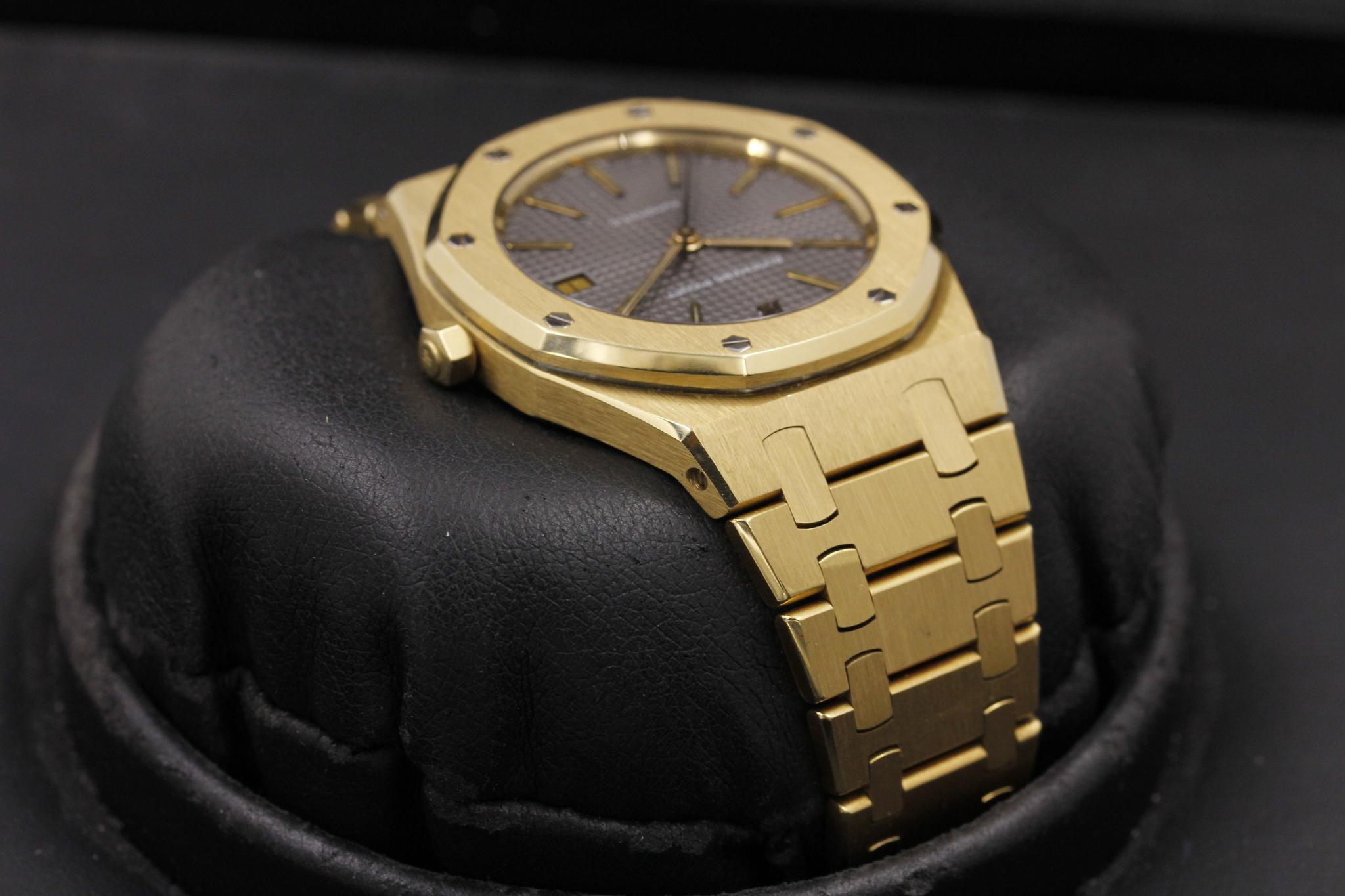 Watch Image 4