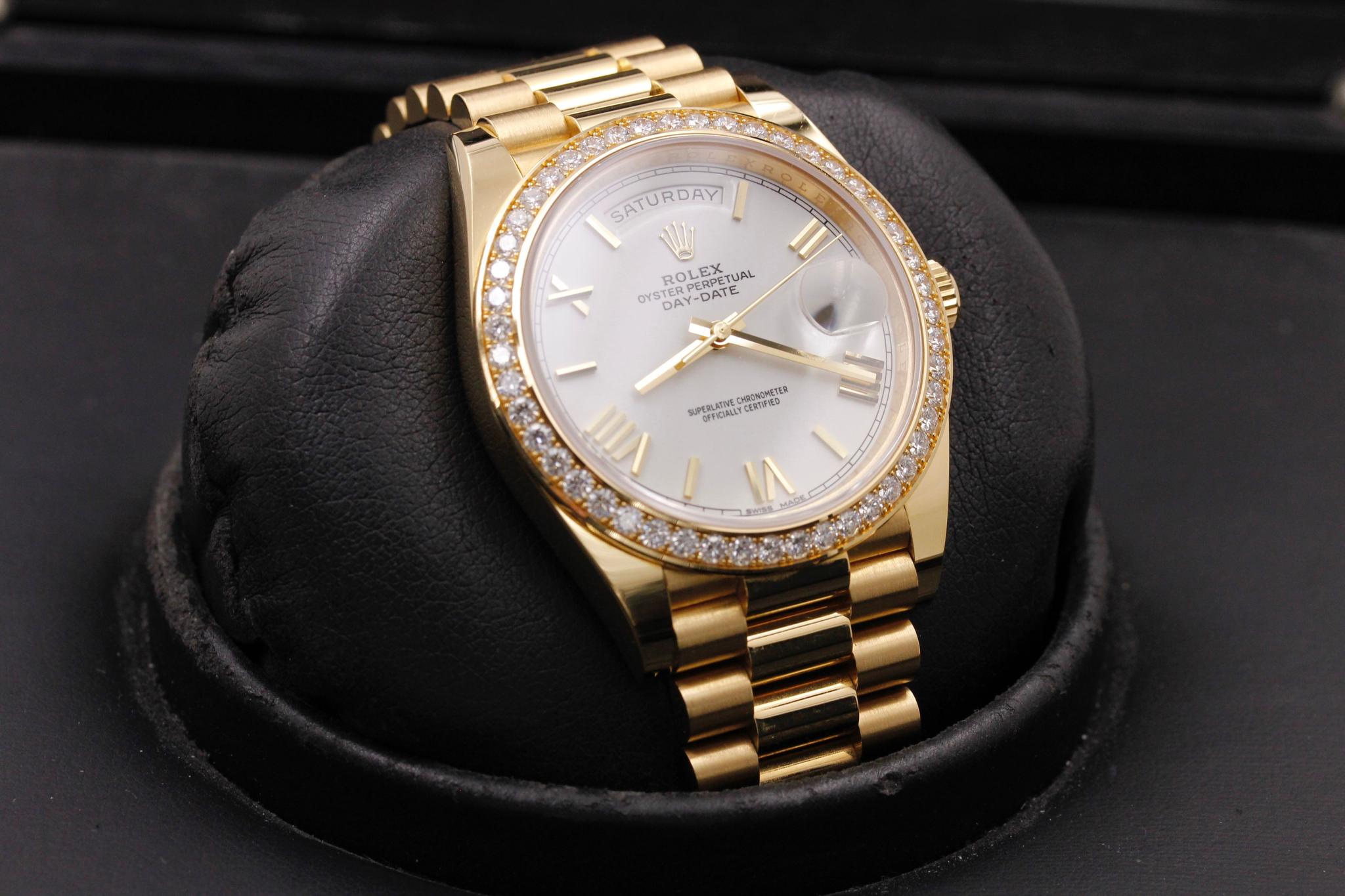 Watch Image 10