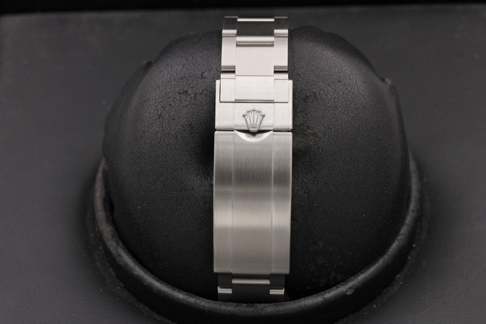 Watch Image 8