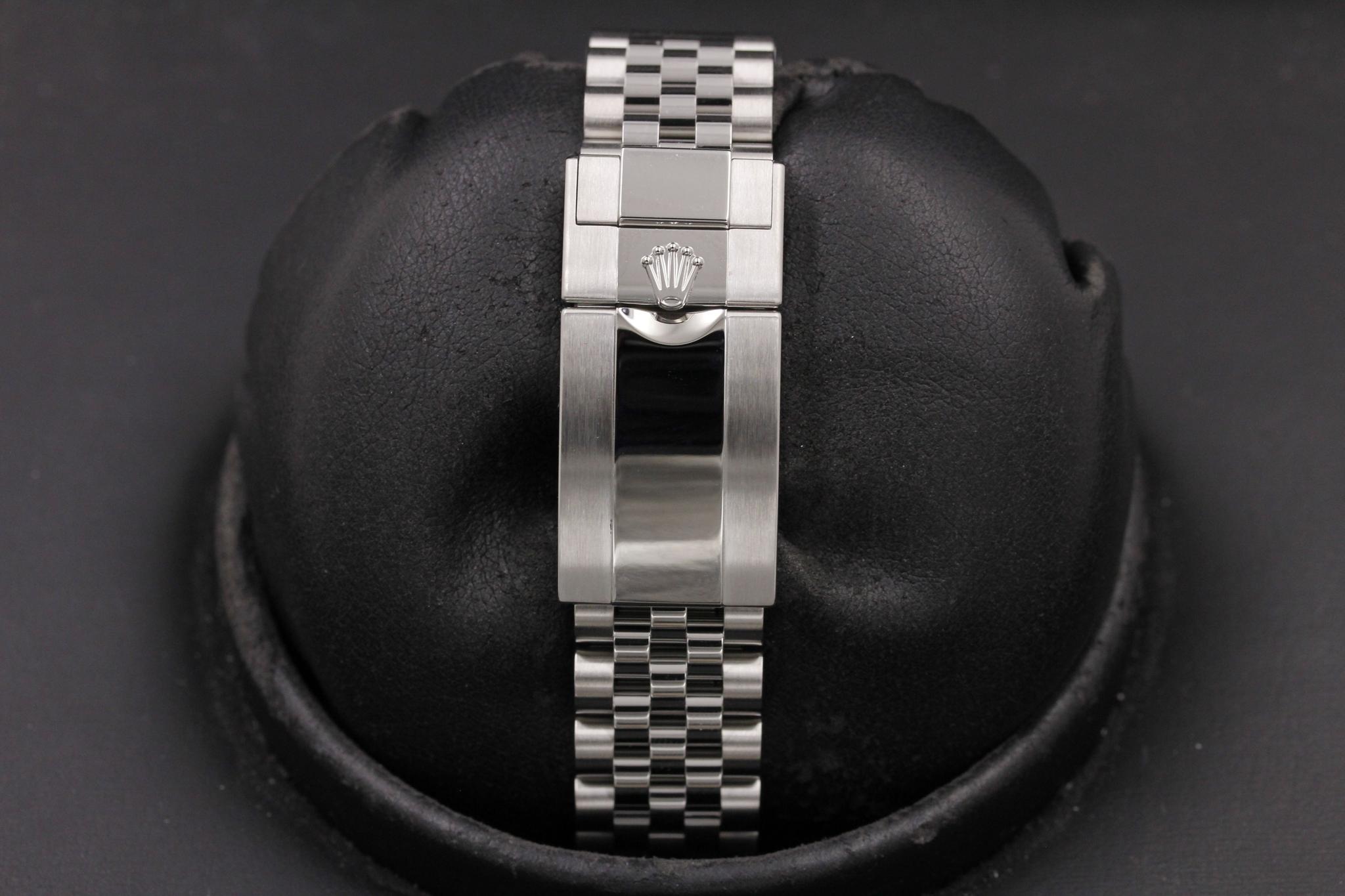 Watch Image 8