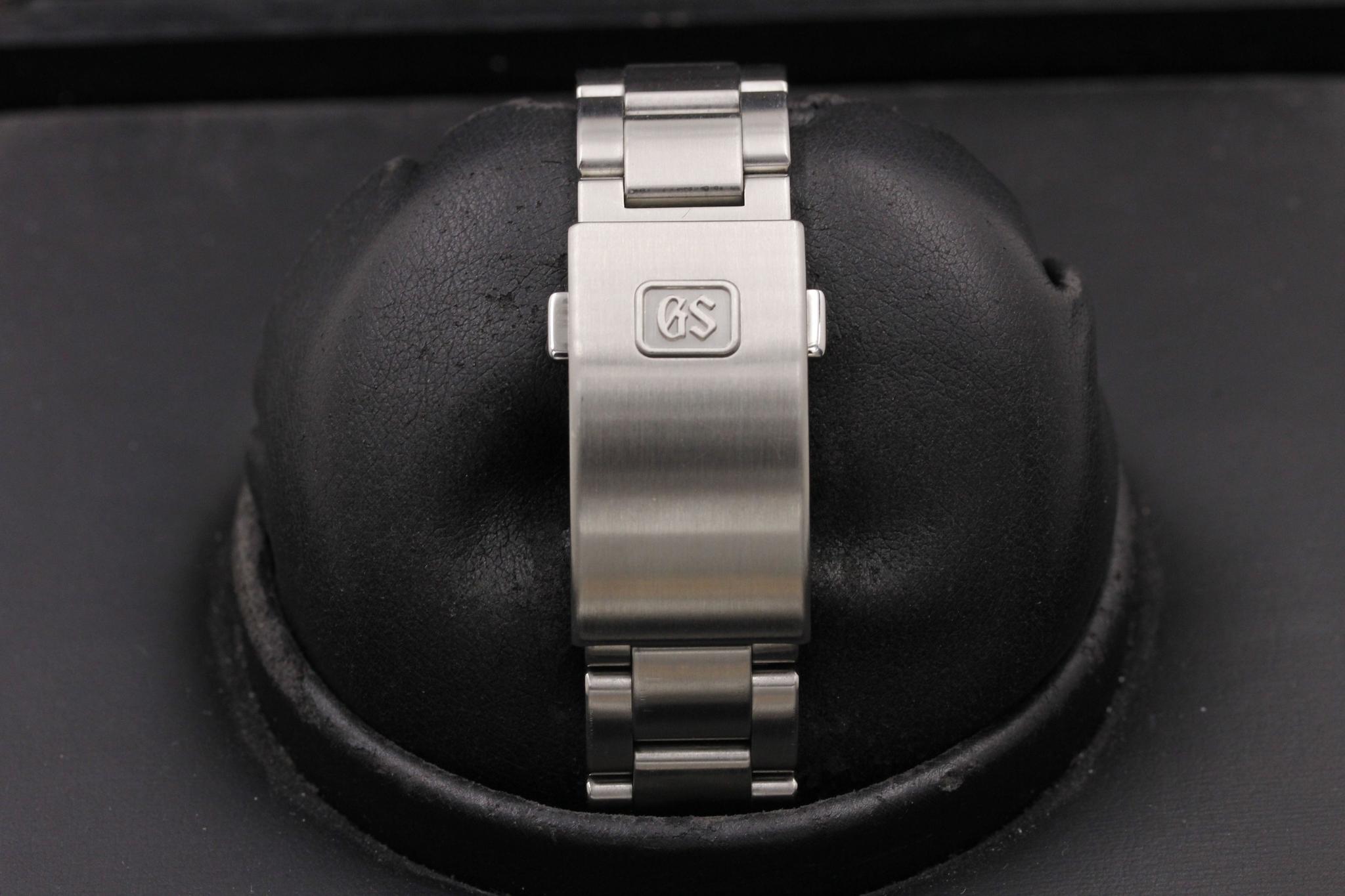 Watch Image 8
