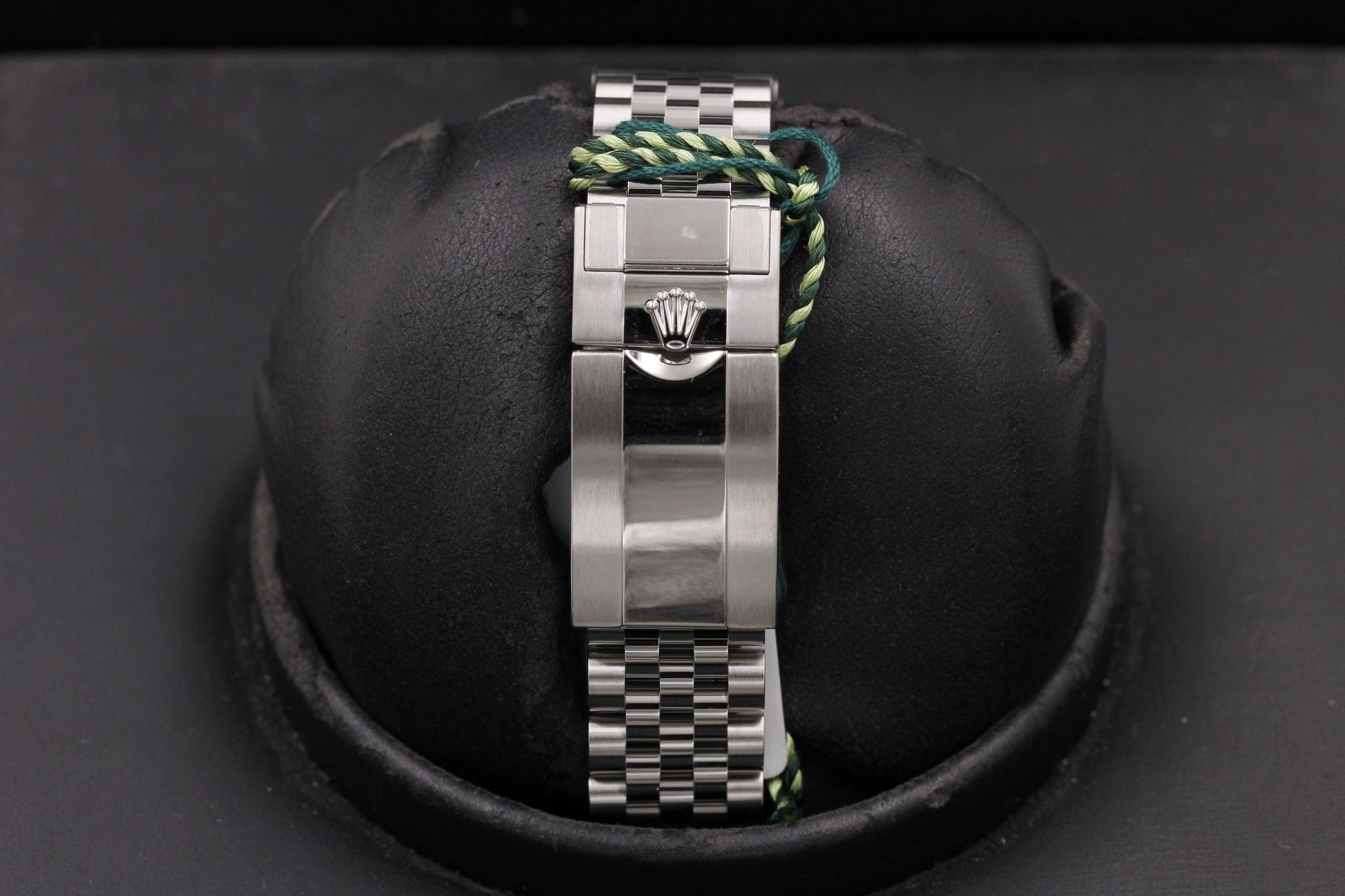 Watch Image 7