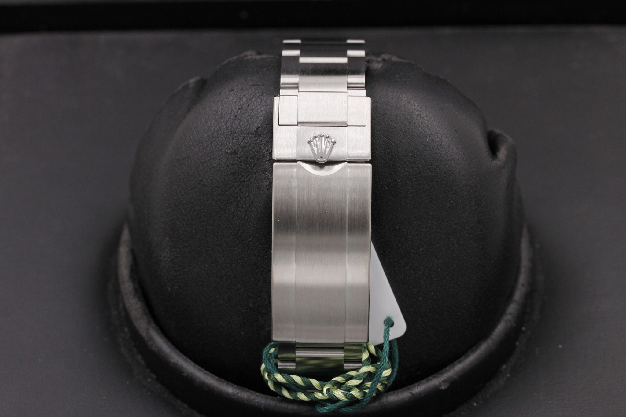 Watch Image 8