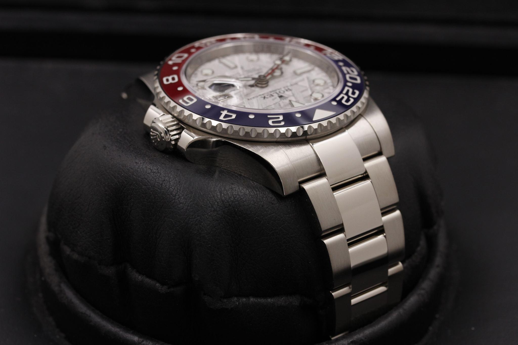 Watch Image 4