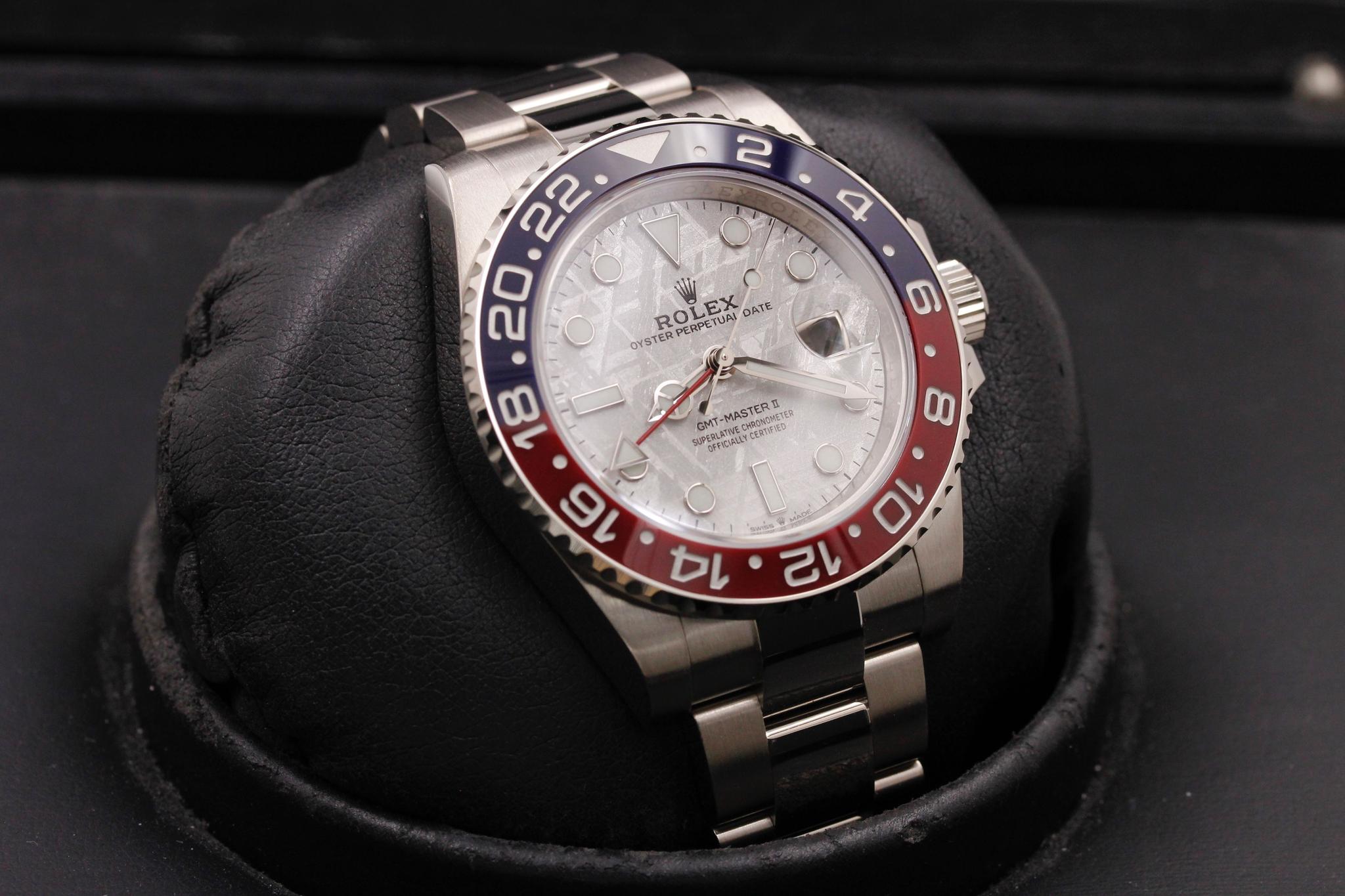 Watch Image 10