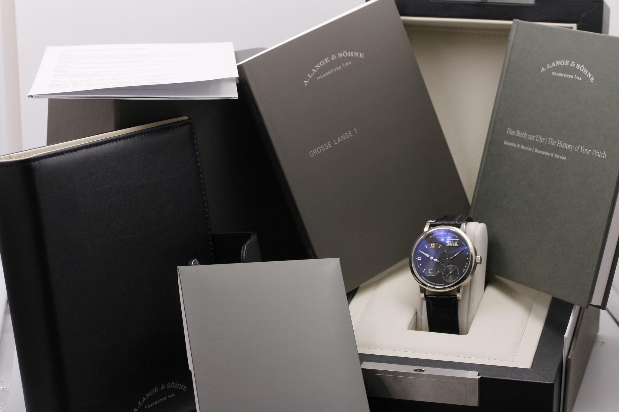 Watch Image 13