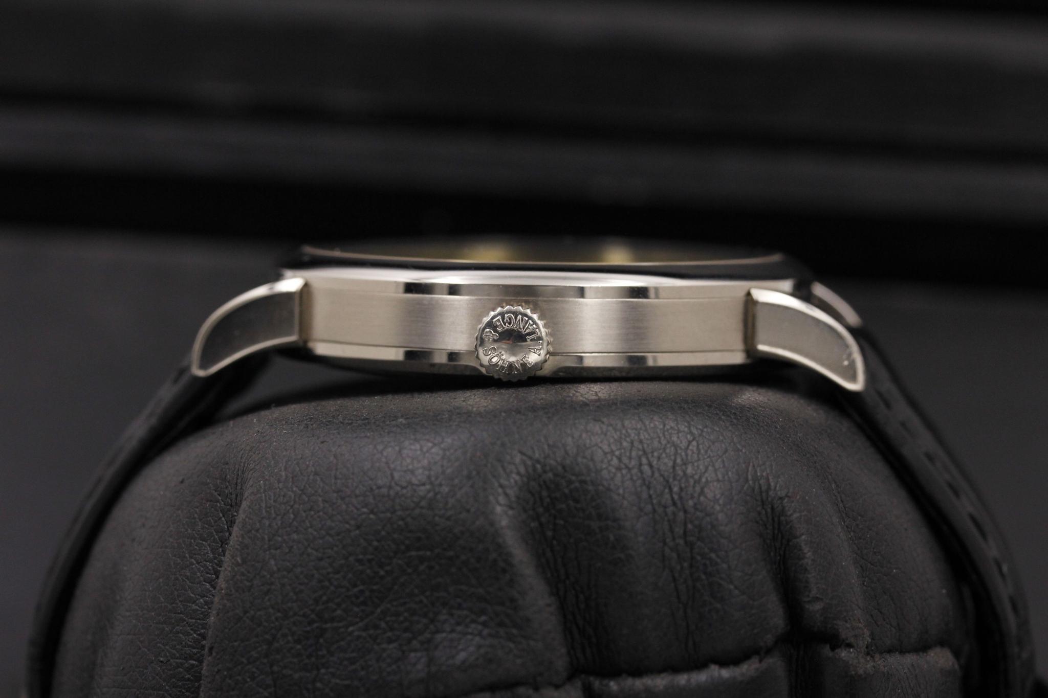 Watch Image 3