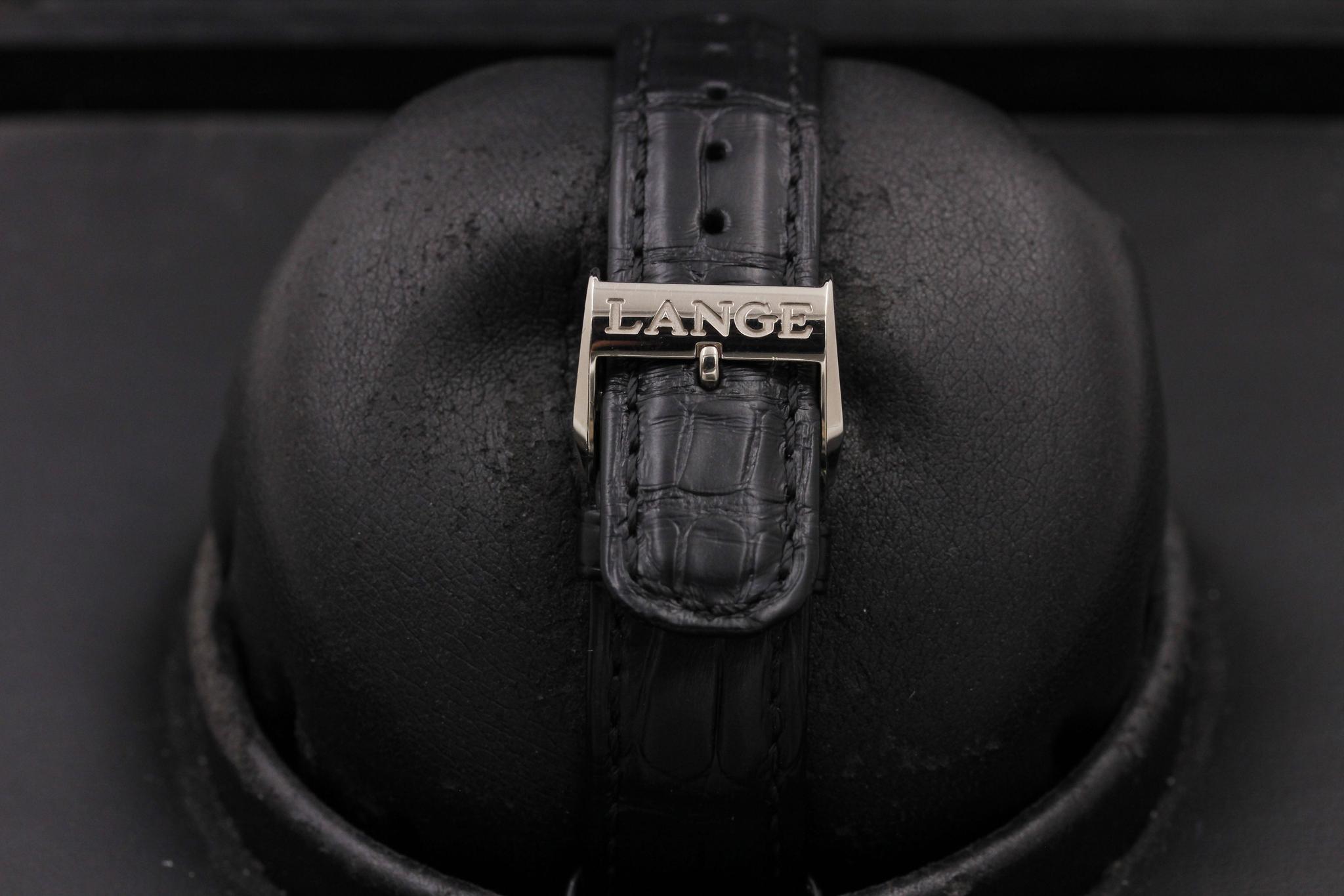 Watch Image 7