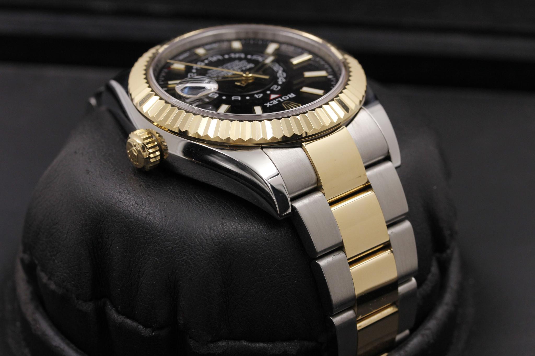 Watch Image 4