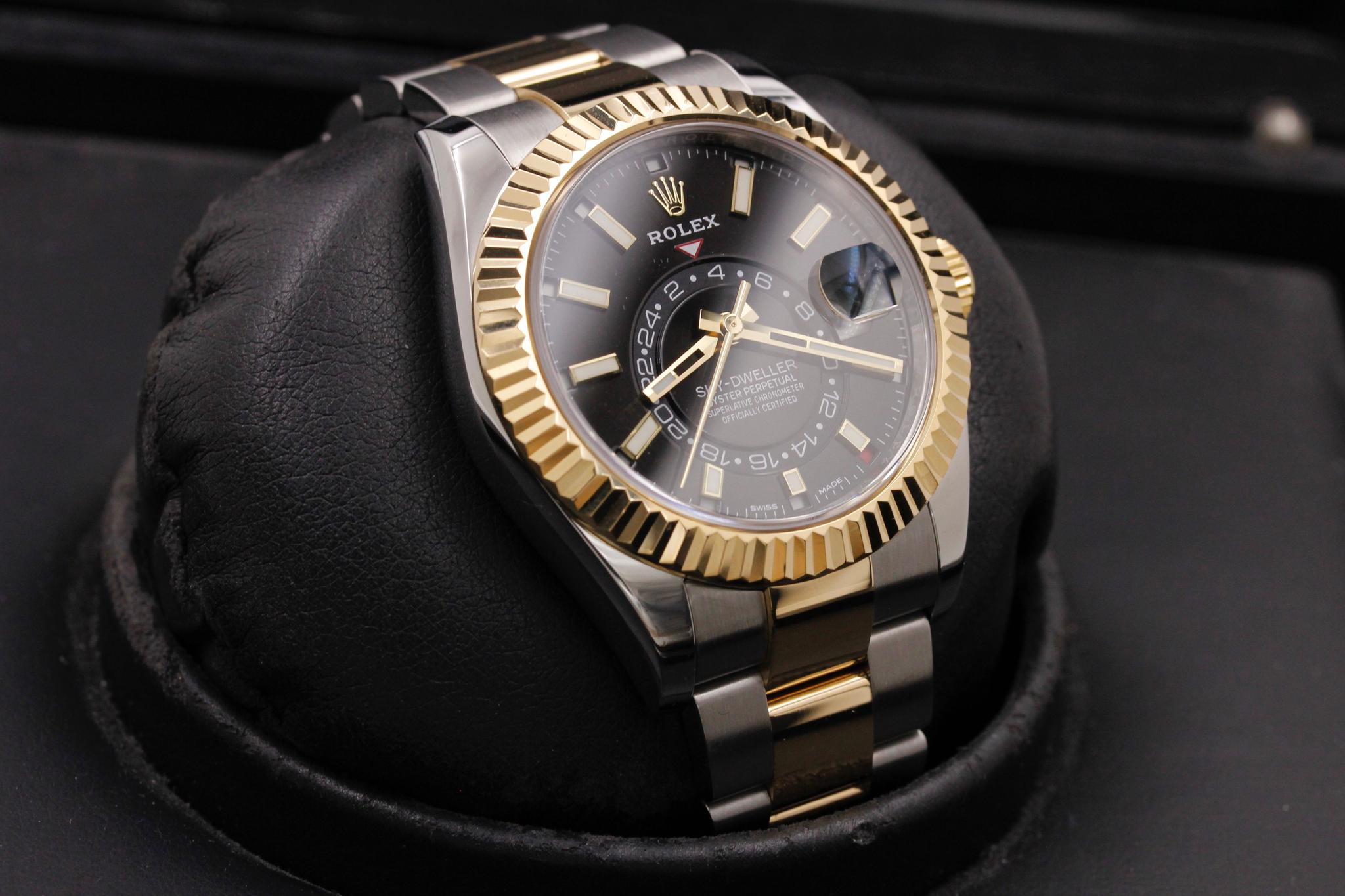 Watch Image 10