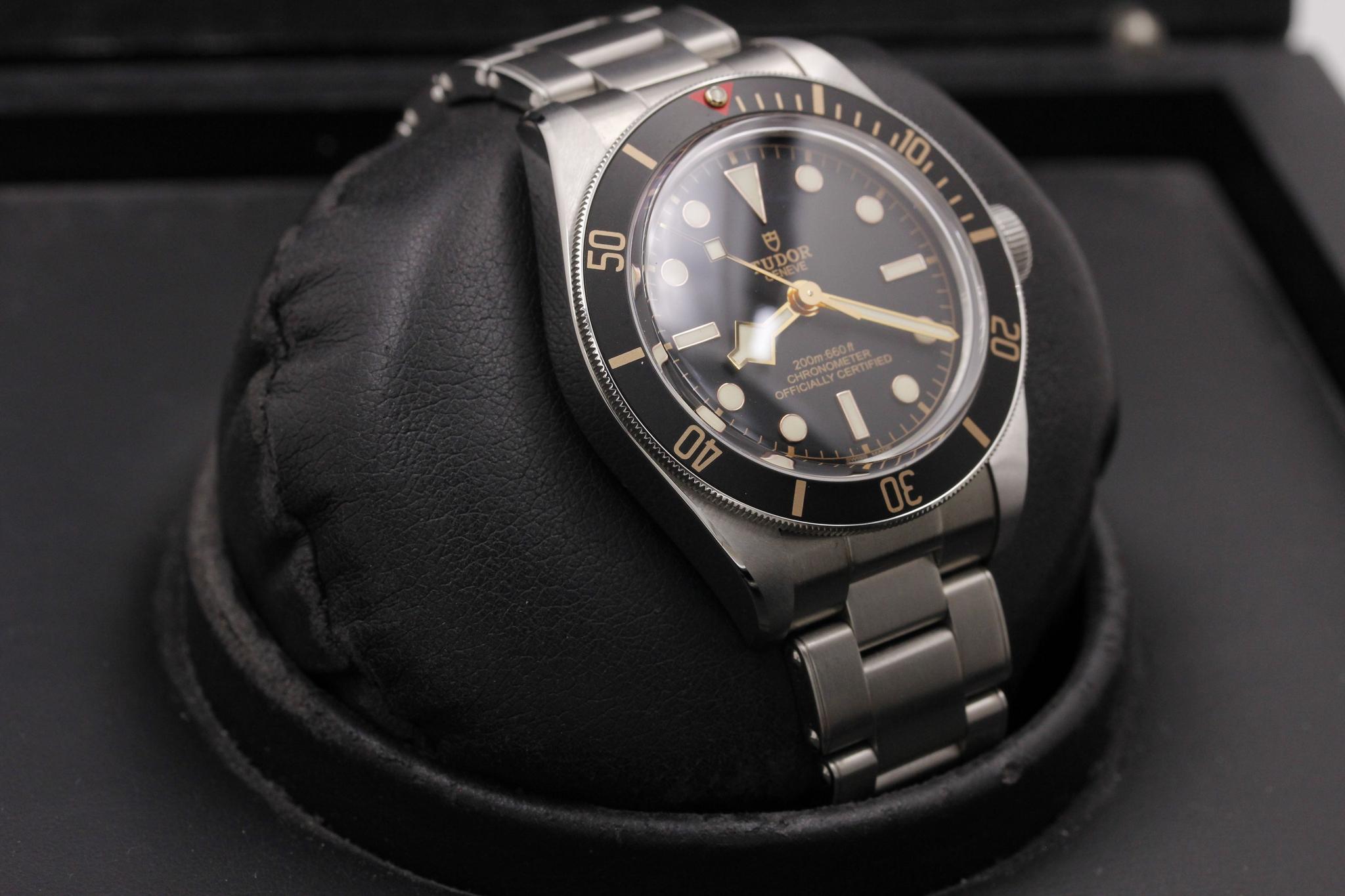 Watch Image 10