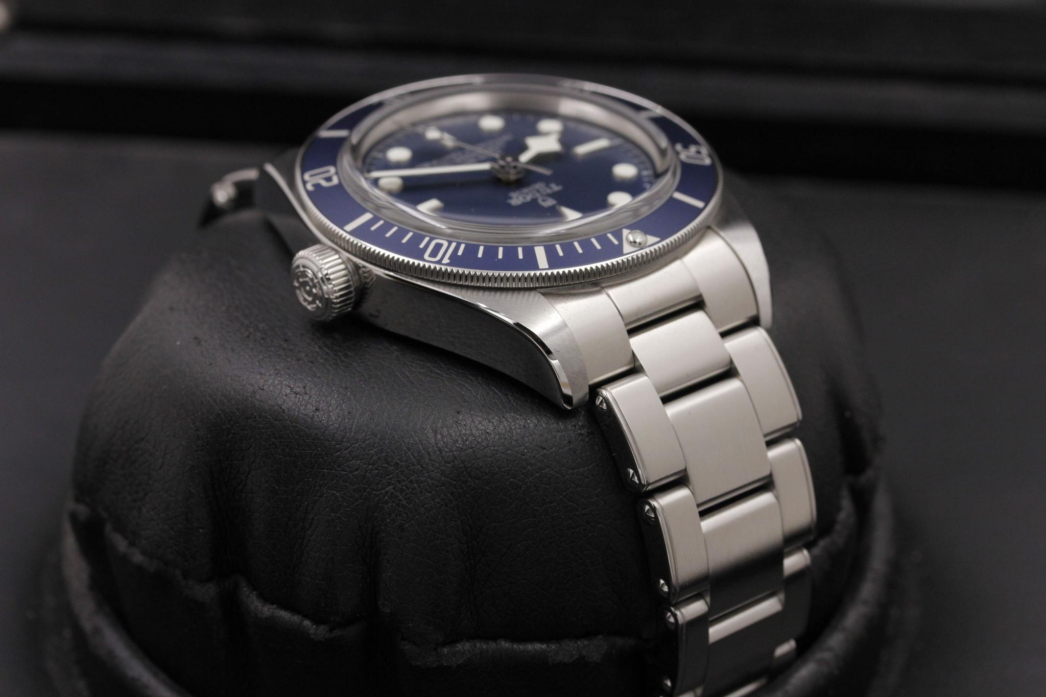 Watch Image 4