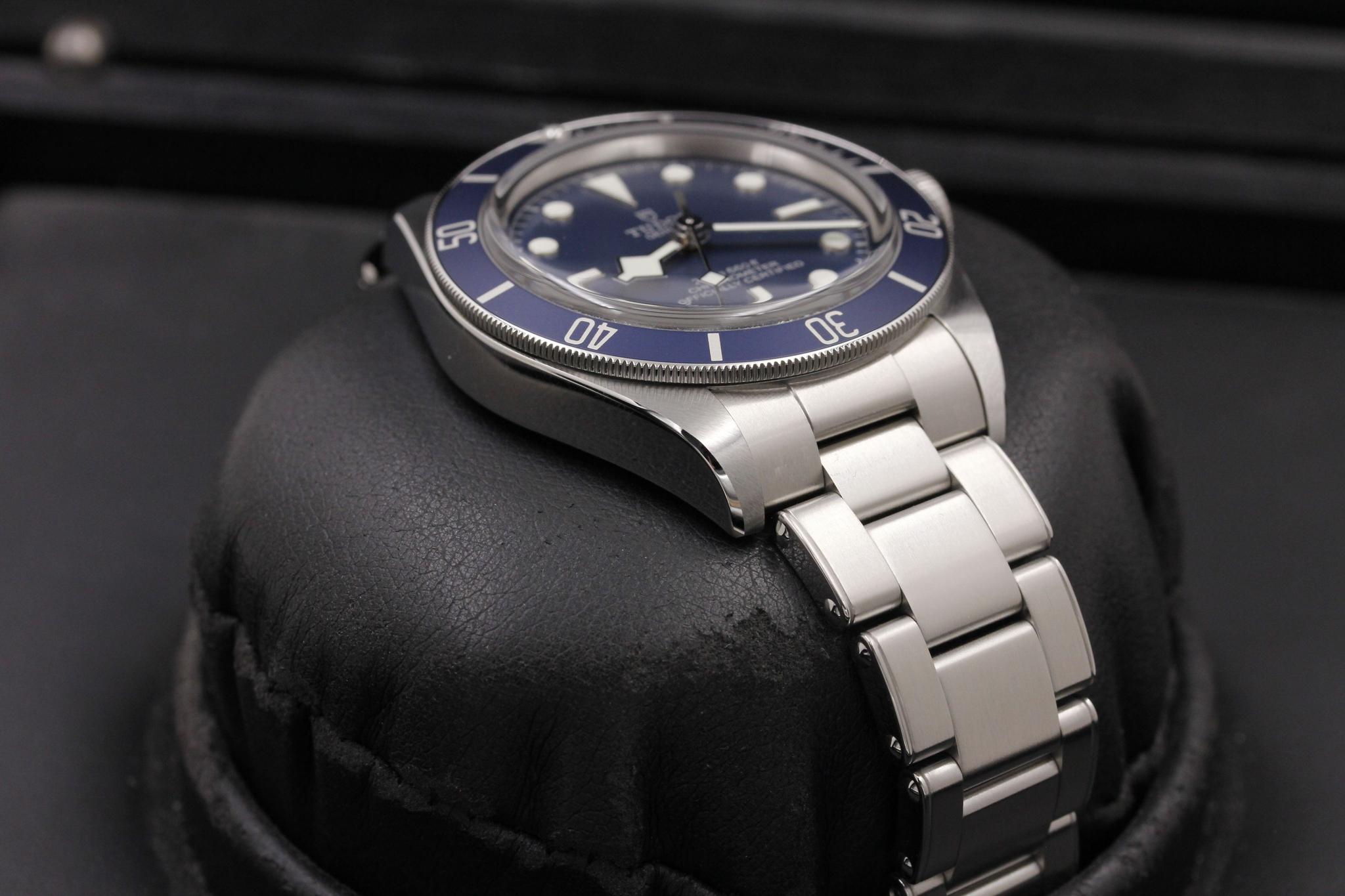 Watch Image 6