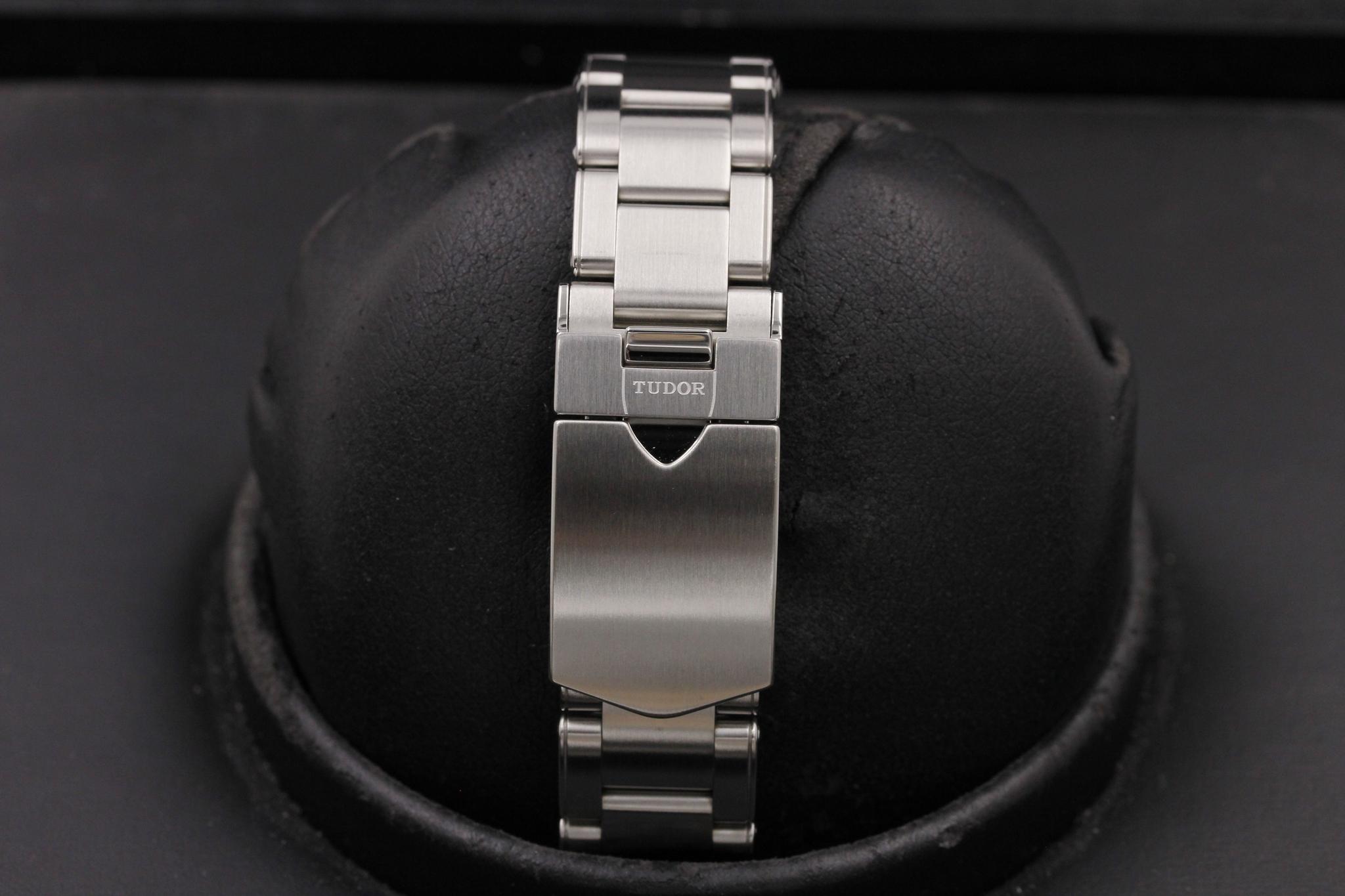 Watch Image 7