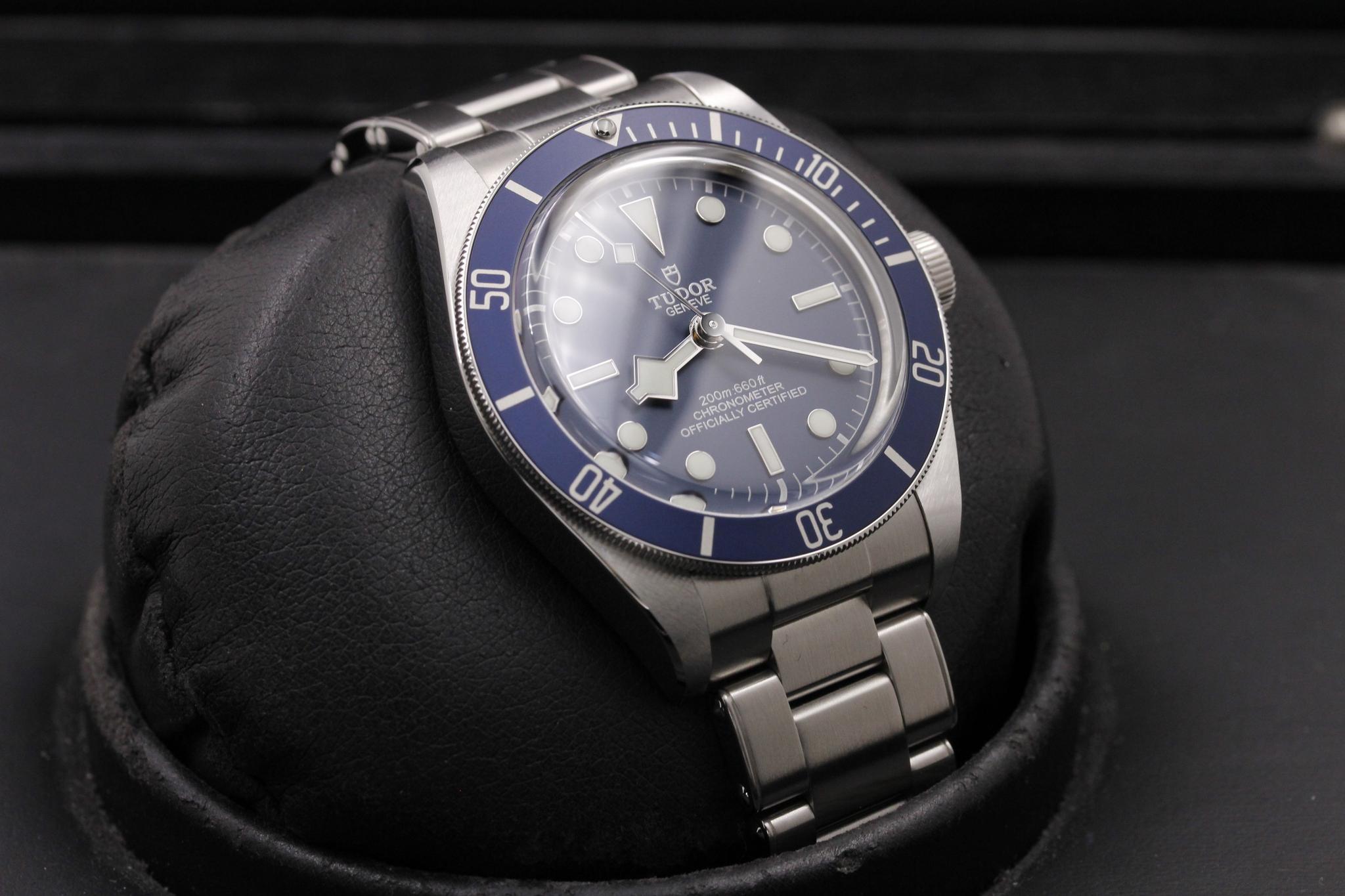 Watch Image 9