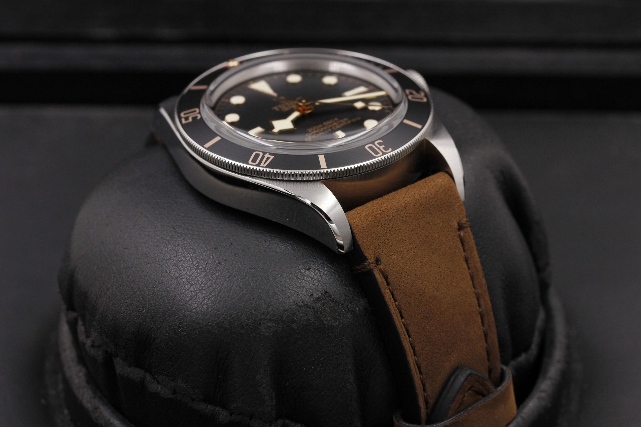 Watch Image 6