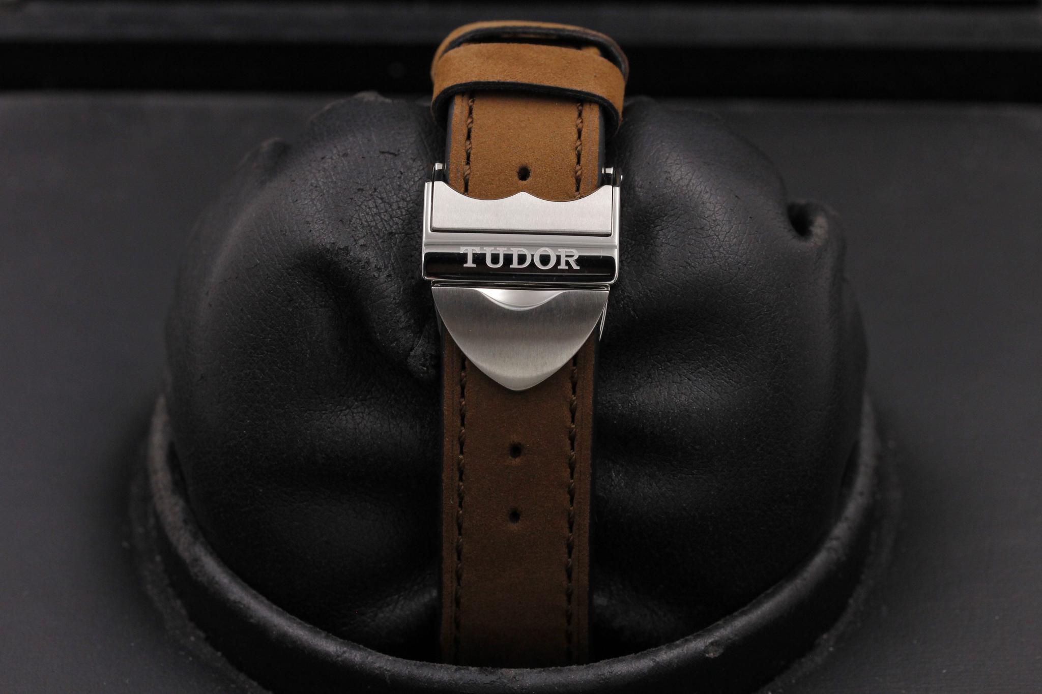 Watch Image 8