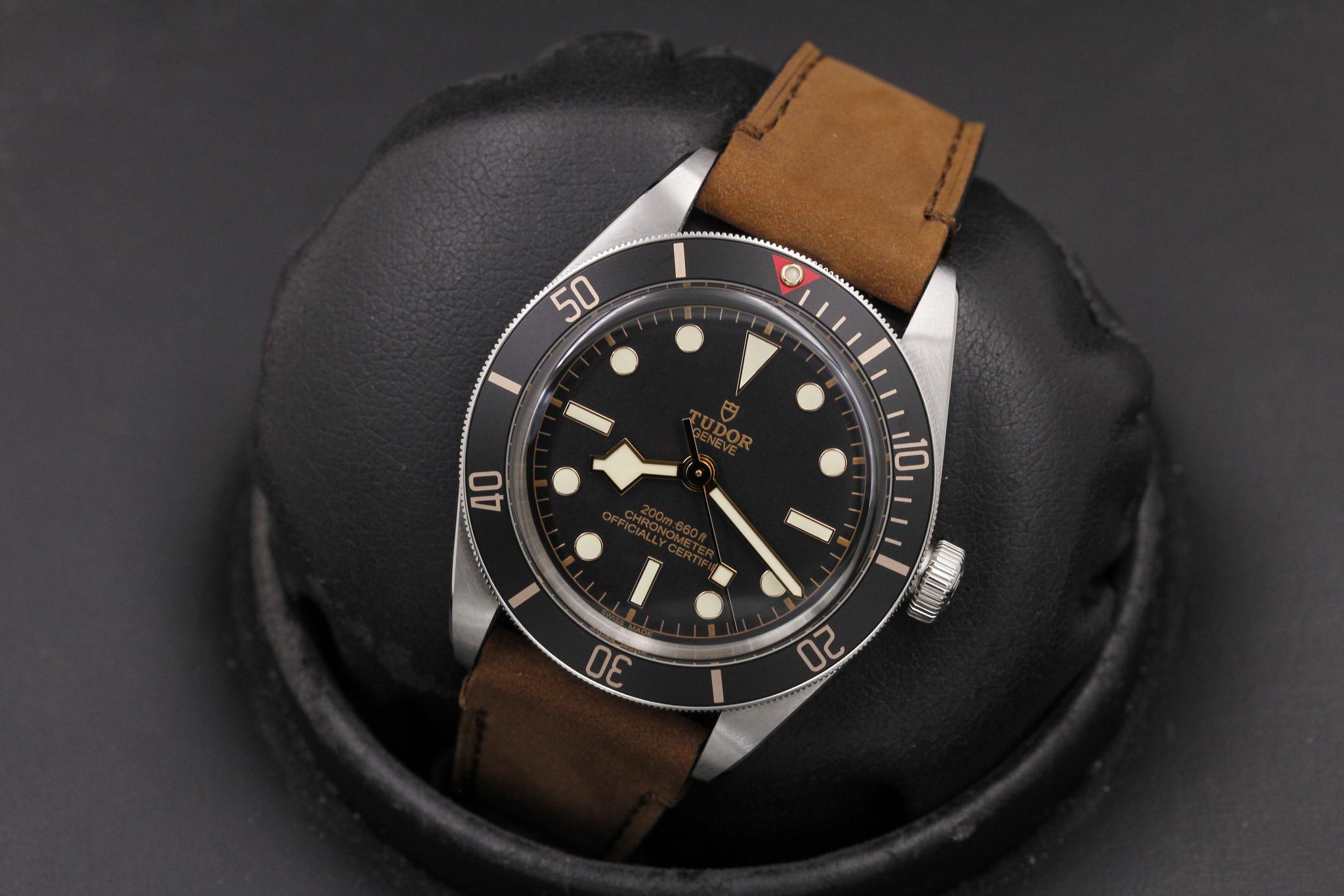 Watch Image 9