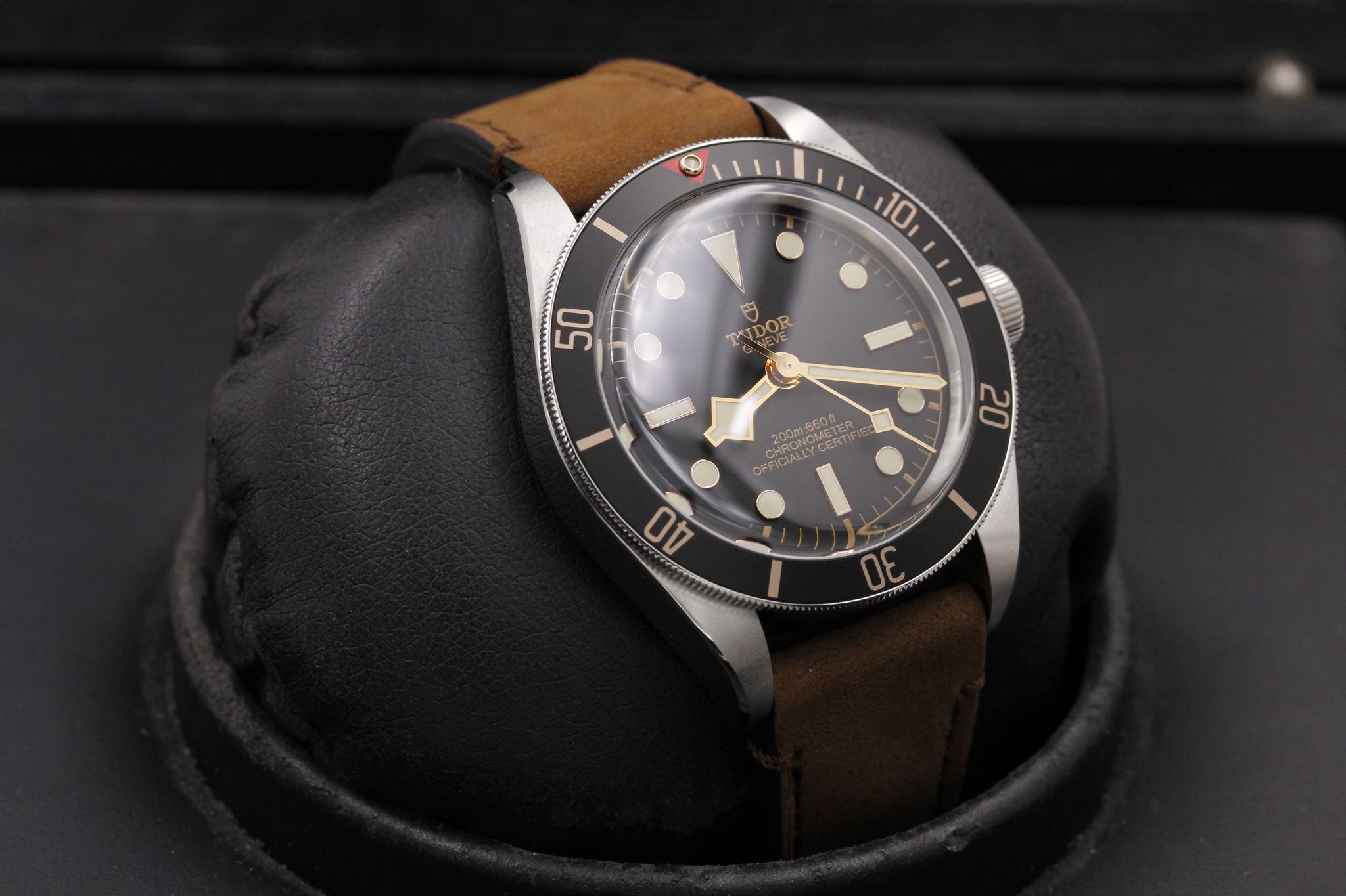 Watch Image 10