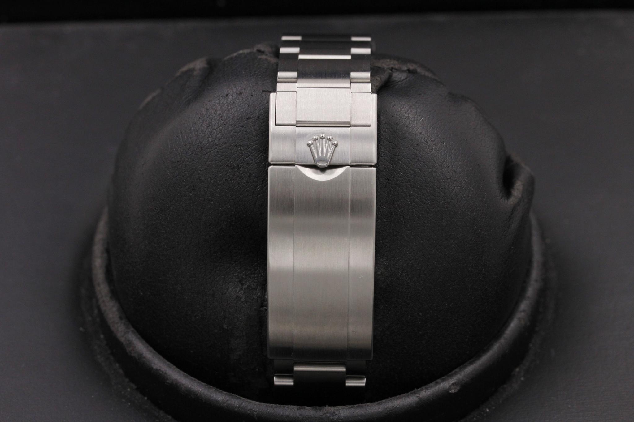 Watch Image 8