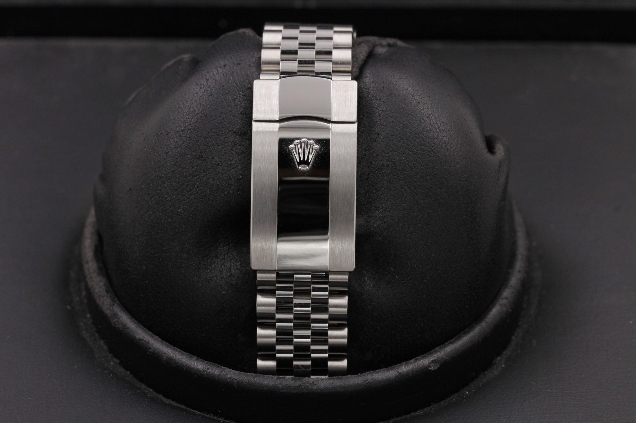 Watch Image 8