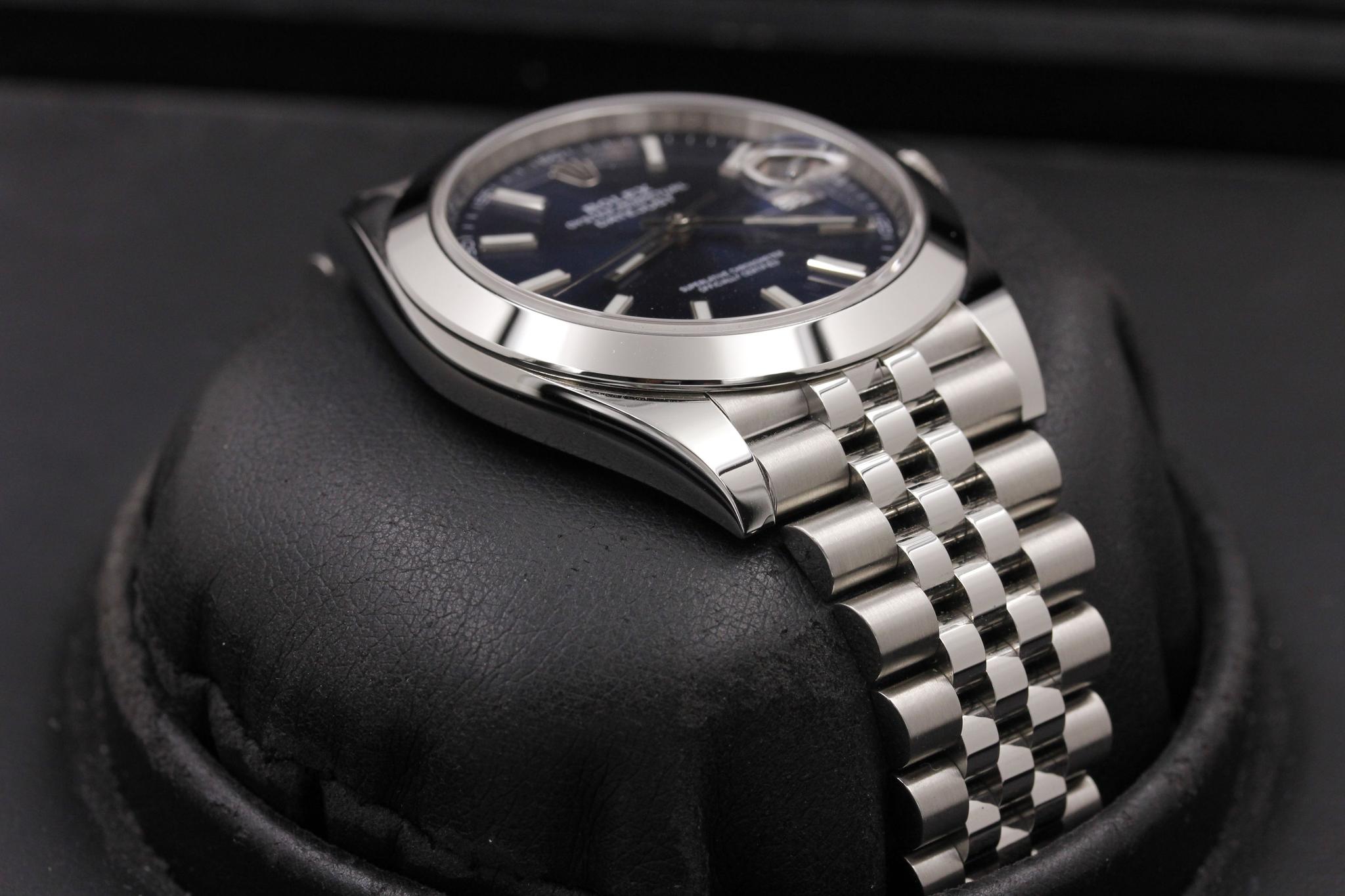 Watch Image 6