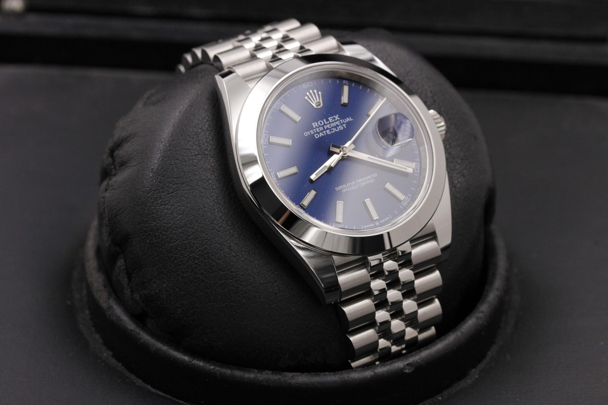 Watch Image 10
