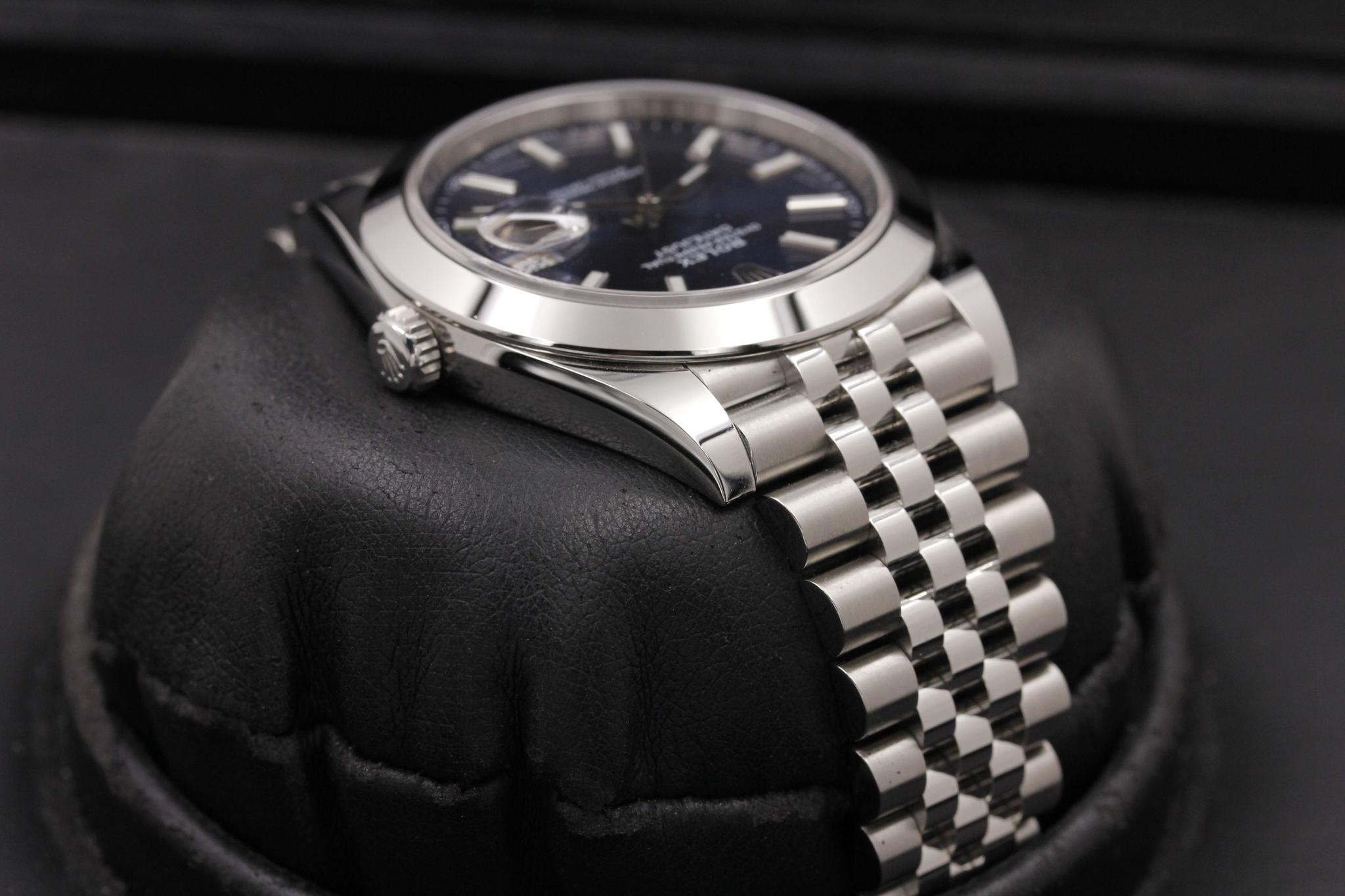 Watch Image 4