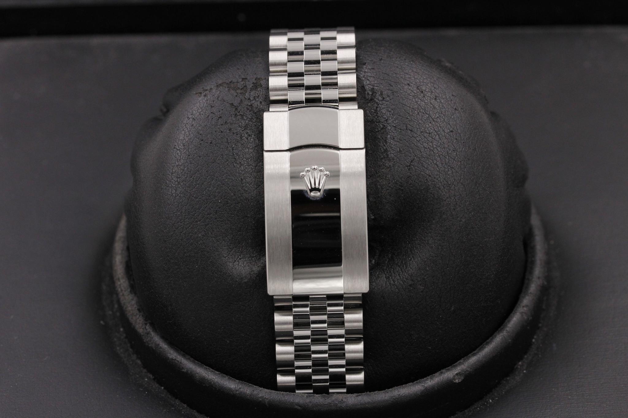 Watch Image 7