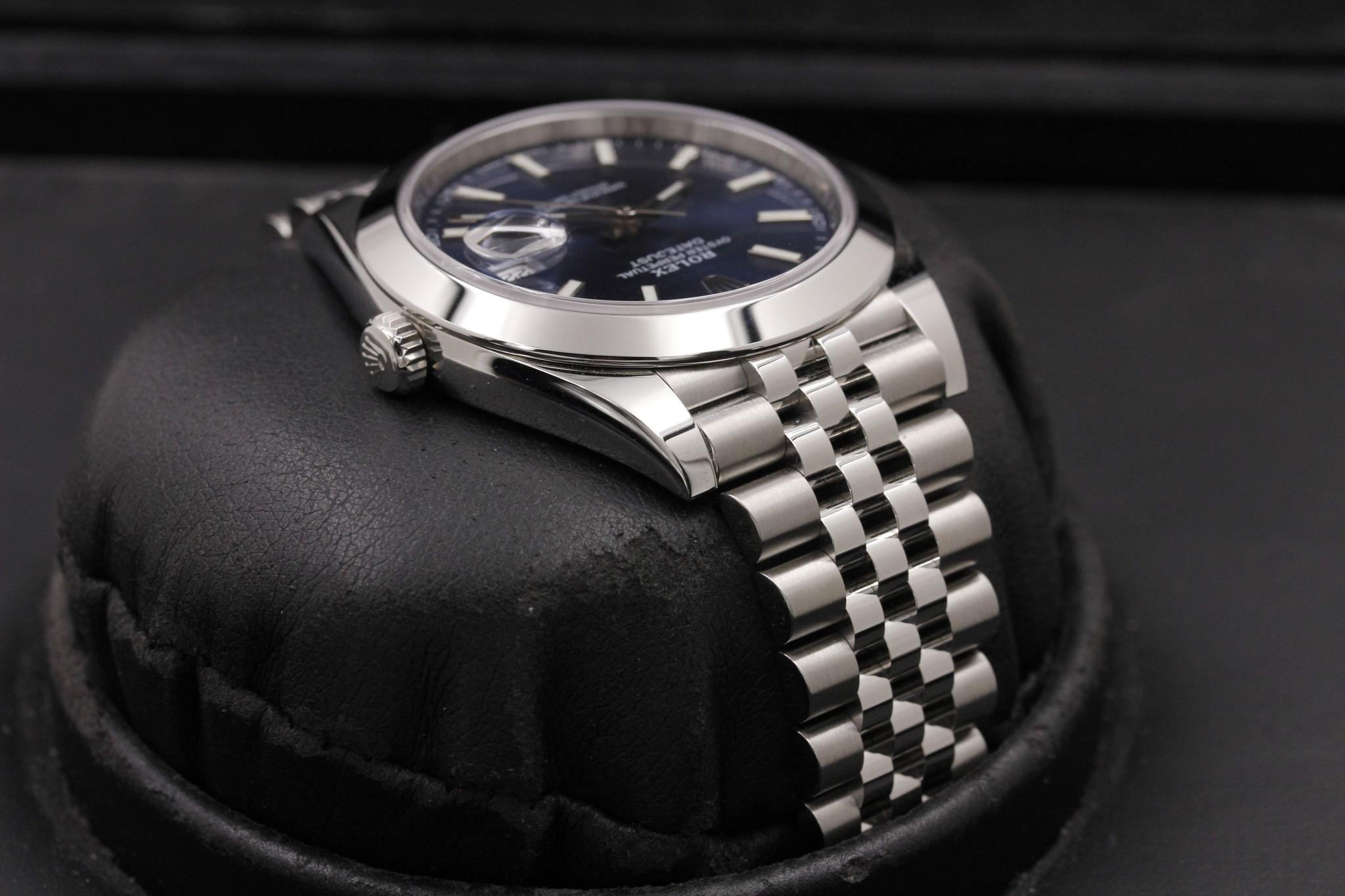 Watch Image 4