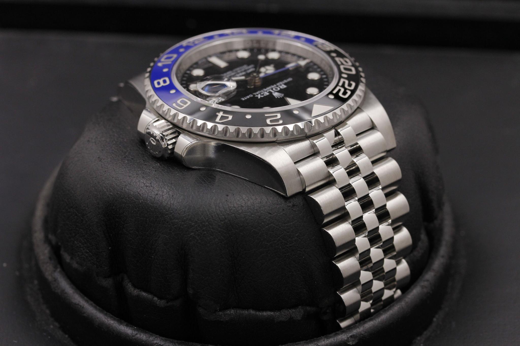 Watch Image 4