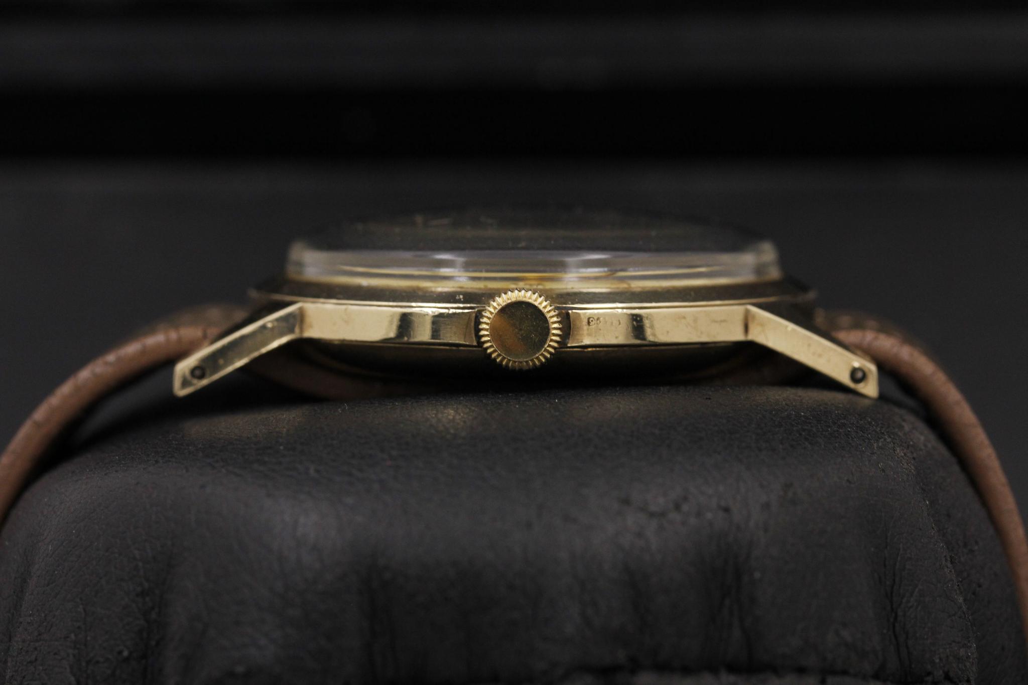 Watch Image 4