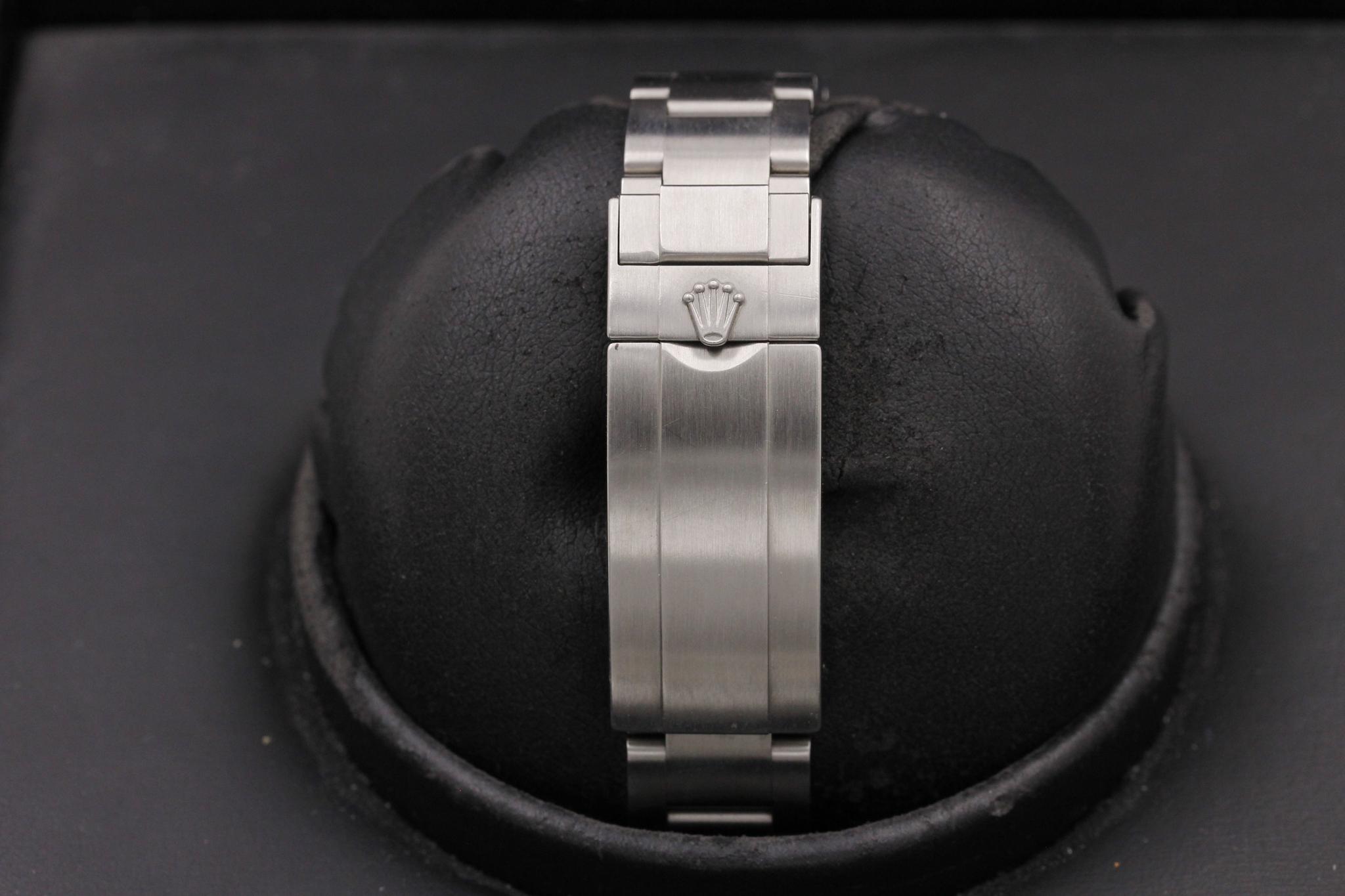 Watch Image 8