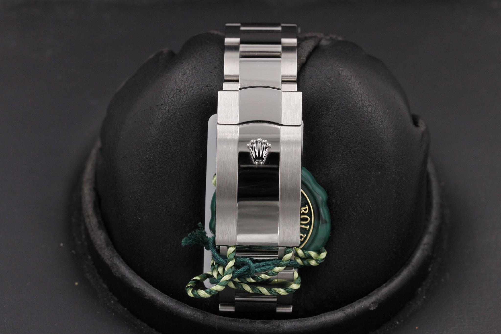 Watch Image 8