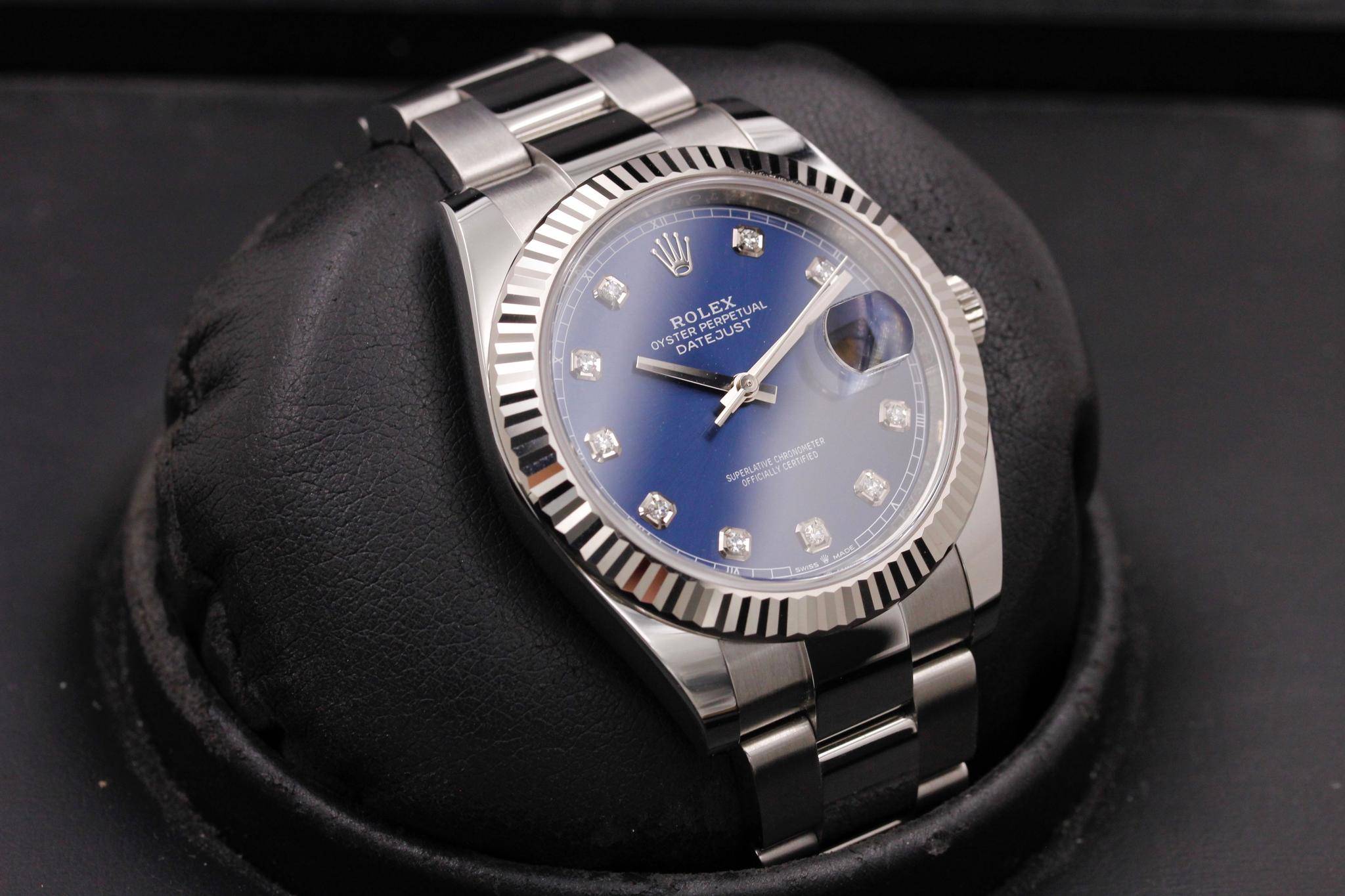 Watch Image 10