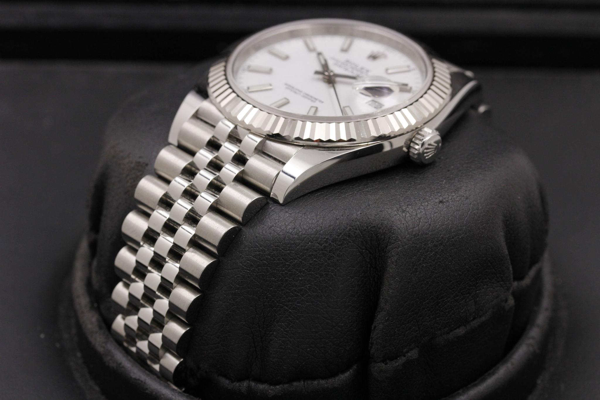 Watch Image 2