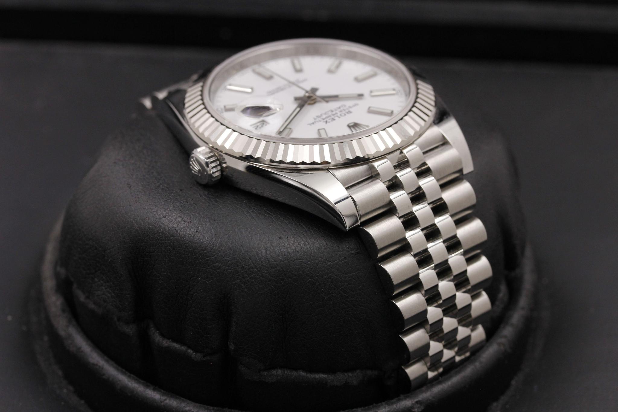 Watch Image 4