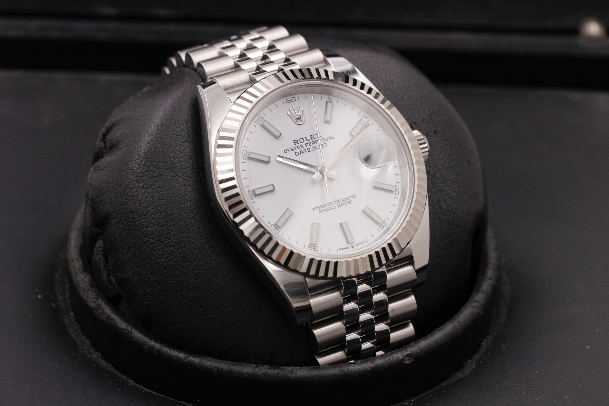 Watch Image 10