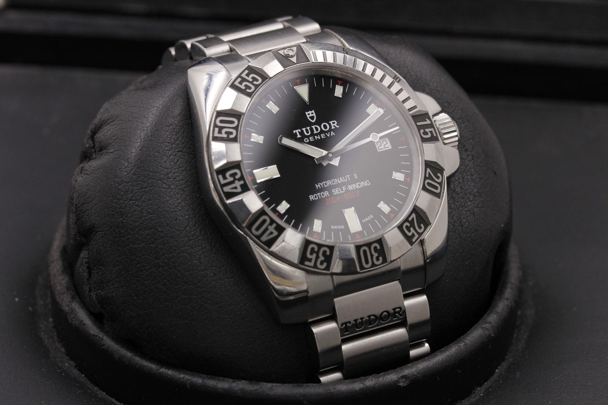 Watch Image 12