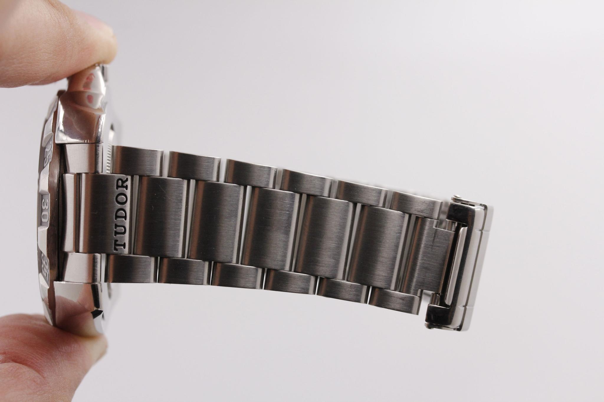 Watch Image 9