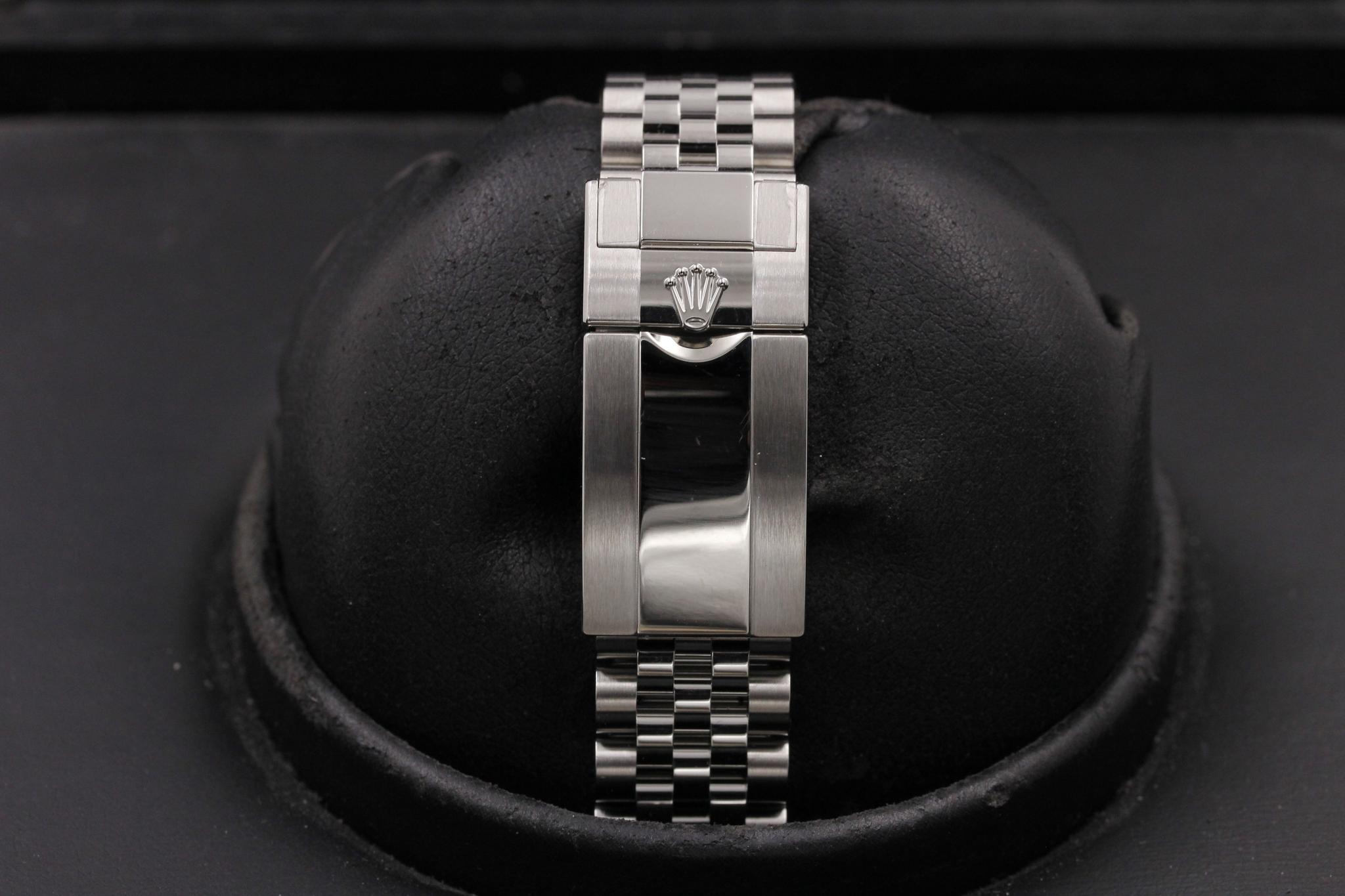 Watch Image 7