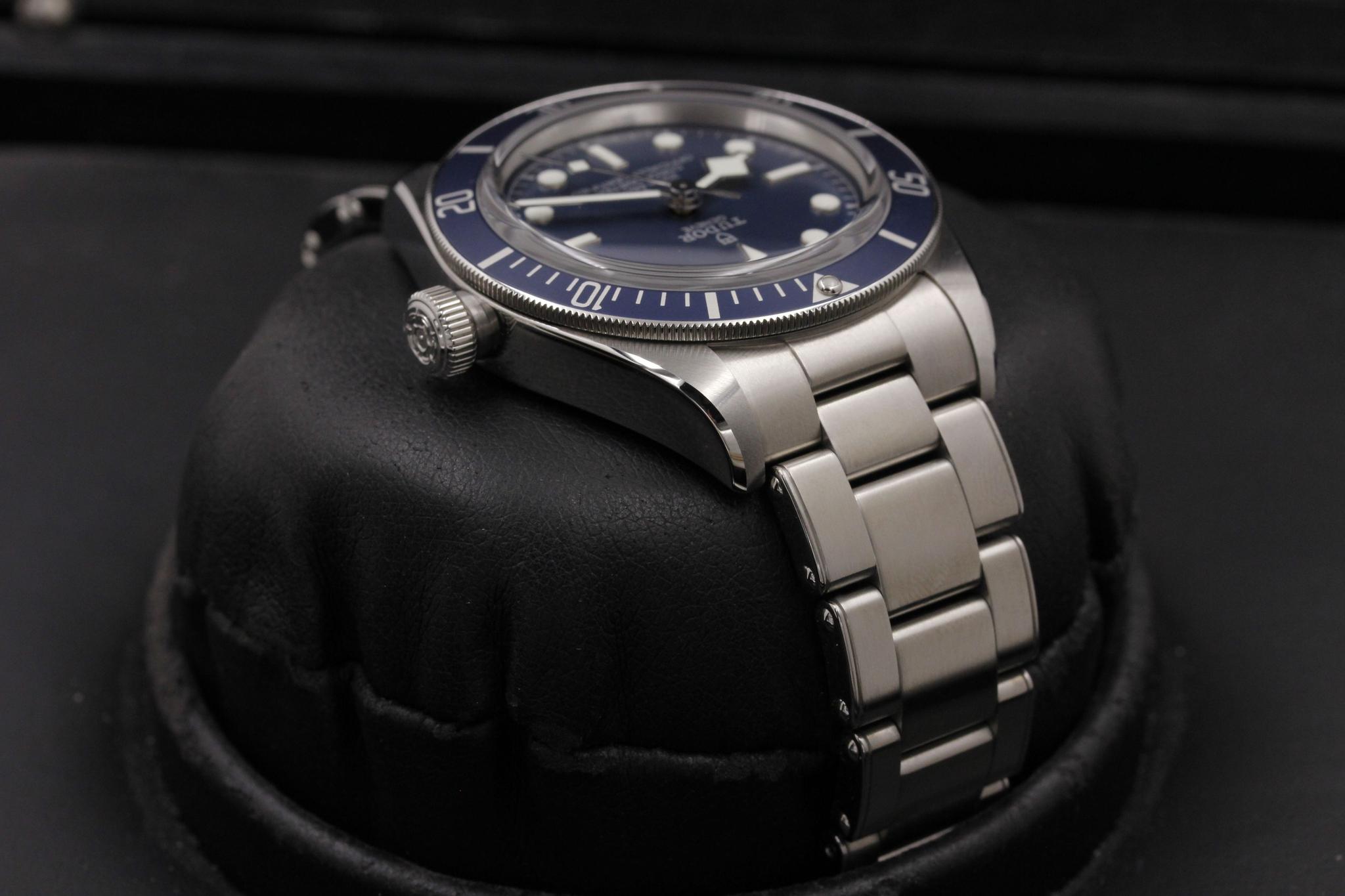 Watch Image 4