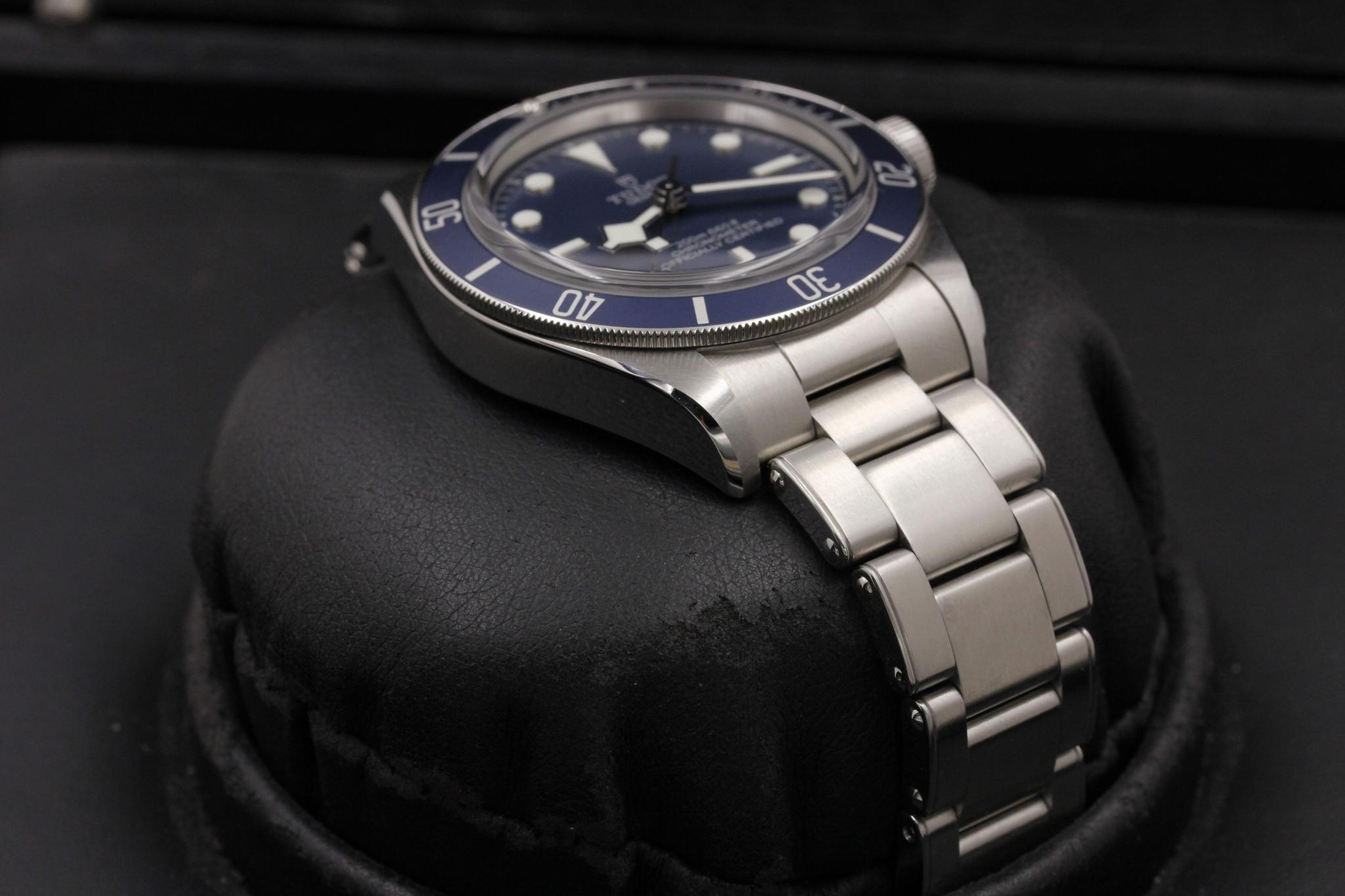 Watch Image 6