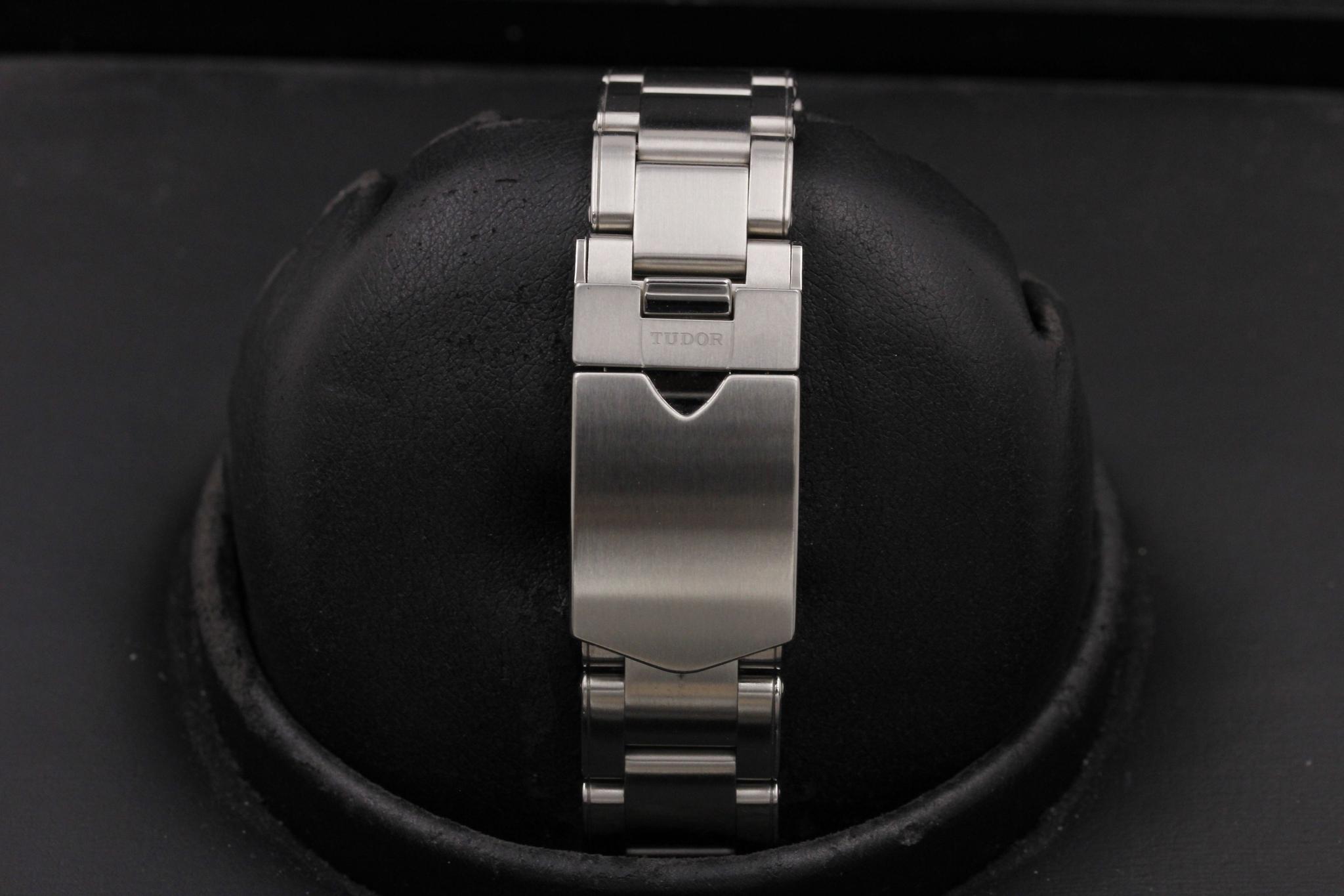 Watch Image 8
