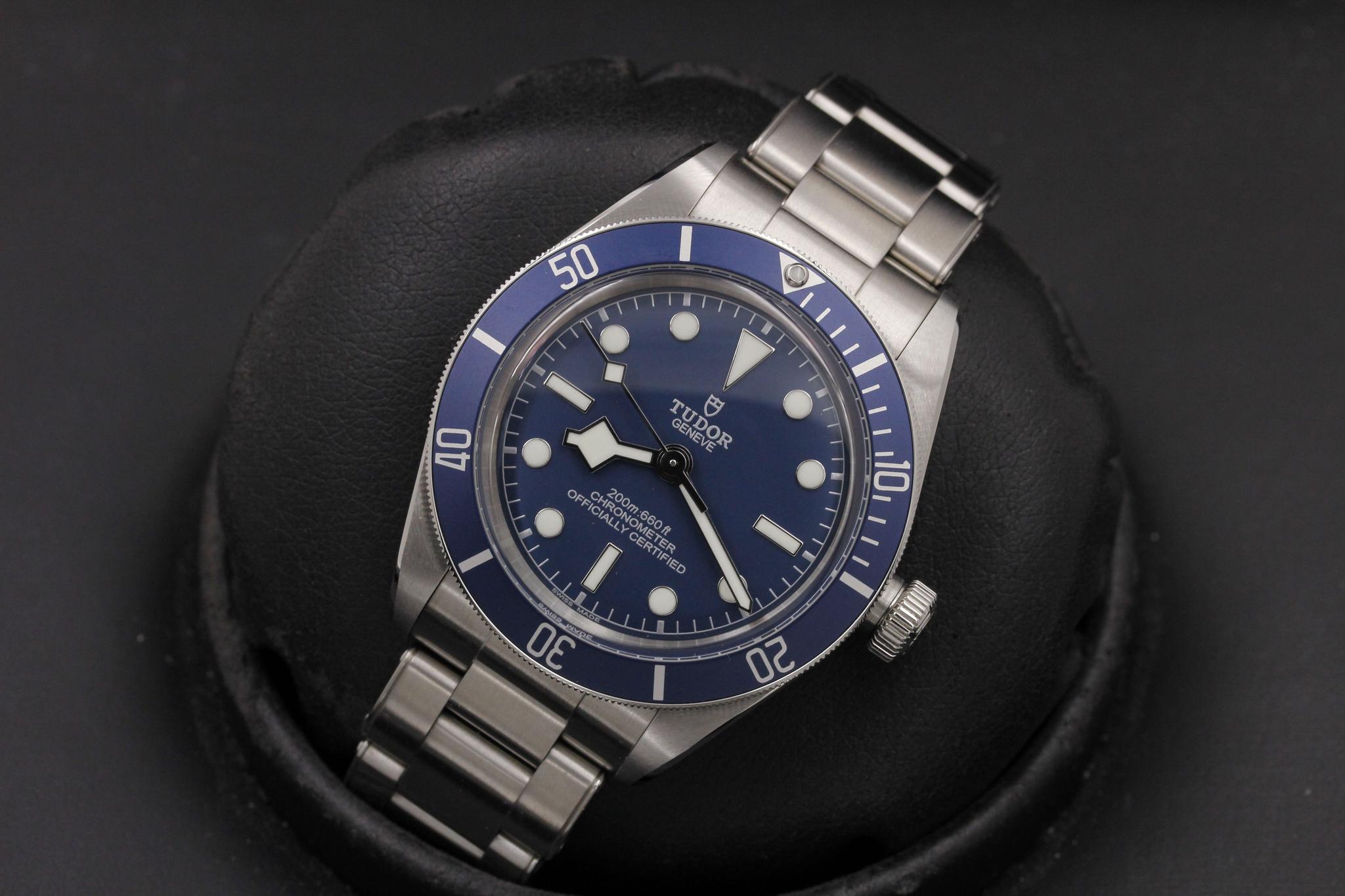Watch Image 9